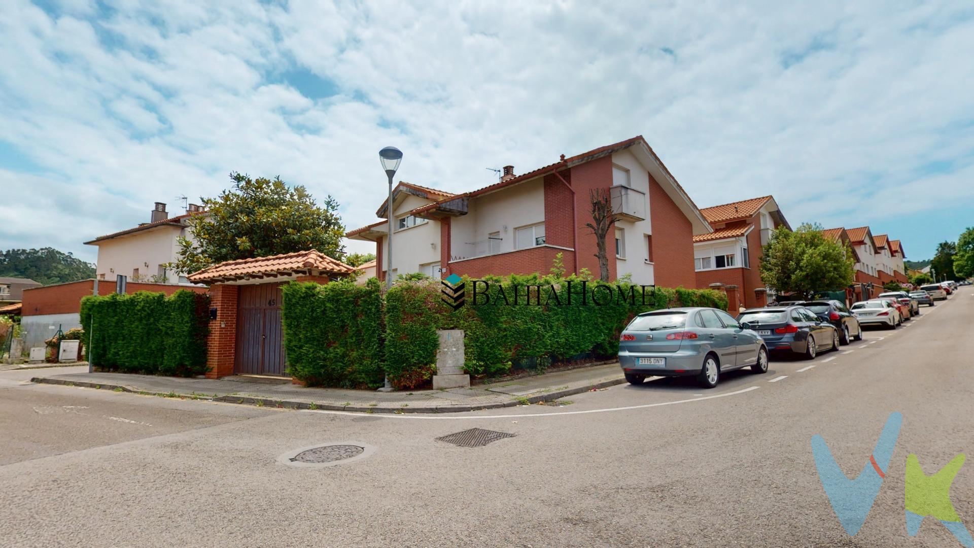 🏡 Chalet pareado en Mortera – Una oportunidad única de compra. Te presentamos este magnífico chalet pareado ubicado en una exclusiva y tranquila zona residencial de Mortera, ideal para quienes buscan confort, calidad de vida y un entorno natural privilegiado. 🌿 La vivienda se sitúa en una zona rodeada de casas unifamiliares y naturaleza, perfecta para familias que desean vivir en paz, pero con todas las comodidades al alcance. 🏫 Cercanía a colegios, institutos, centro de salud, comercios y otros servicios esenciales. 📍 Mortera, localidad perteneciente al municipio de Piélagos, se caracteriza por sus modernas urbanizaciones y amplios espacios abiertos. Una zona que combina lo mejor del entorno natural con la cercanía a núcleos urbanos. 🚗 Ubicación inmejorable:. 🌊 A escasos minutos de las playas de Liencres, un paraíso natural. 🛣️ Acceso rápido a la autovía A-67, con excelentes conexiones hacia Santander, Torrelavega, La Meseta, Bilbao, Sardinero y Oviedo. 🏥 Muy próxima al Hospital de Mompía, garantizando cobertura sanitaria de calidad. ✨ Esta propiedad representa una oportunidad única de vivir en una de las zonas más demandadas de Cantabria, donde disfrutar del equilibrio perfecto entre naturaleza, servicios y comunicaciones. 🛋️ Distribución:. 🔻 Planta baja:. 🍷 Acogedor choco con luz natural, techos con vigas de madera vistas que le otorgan un toque rústico y cálido. 🔥 Chimenea ideal para reuniones familiares o de amigos. 🚙 Amplio garaje con espacio para un coche grande y zona de almacenaje. 🌳 Acceso a través de un jardín con césped natural y setos, ideal para juegos infantiles y vida al aire libre. ⬆️ Planta principal:. 🛋️ Gran salón con doble altura y mucha luz natural gracias a sus ventanales. 🍽️ Cocina moderna y equipada con acceso a una 🏖️ terraza para desayunos con vistas. 🛁 Baño completo con bañera. ⬆️ Planta primera:. 🛏️ Dos dormitorios amplios, ambos con capacidad para cama de matrimonio, armarios empotrados y grandes ventanales. ⬆️ Planta bajo cubierta:. 🛌 Dormitorio principal con pequeño balcón y vistas despejadas. 🚿 Baño completo con plato de ducha. 🧳 Hall distribuidor con gran armario de almacenaje adicional. 🔧 Características adicionales:. 🌡️ Calefacción eléctrica. ☀️ Vivienda luminosa y con una distribución muy cómoda para el día a día. 👨‍👩‍👧‍👦 Perfecta para familias que buscan tranquilidad sin renunciar a espacio y estilo. 🎯 ¡Una oportunidad única de vivir en un entorno tranquilo, con todas las comodidades y un estilo encantador!