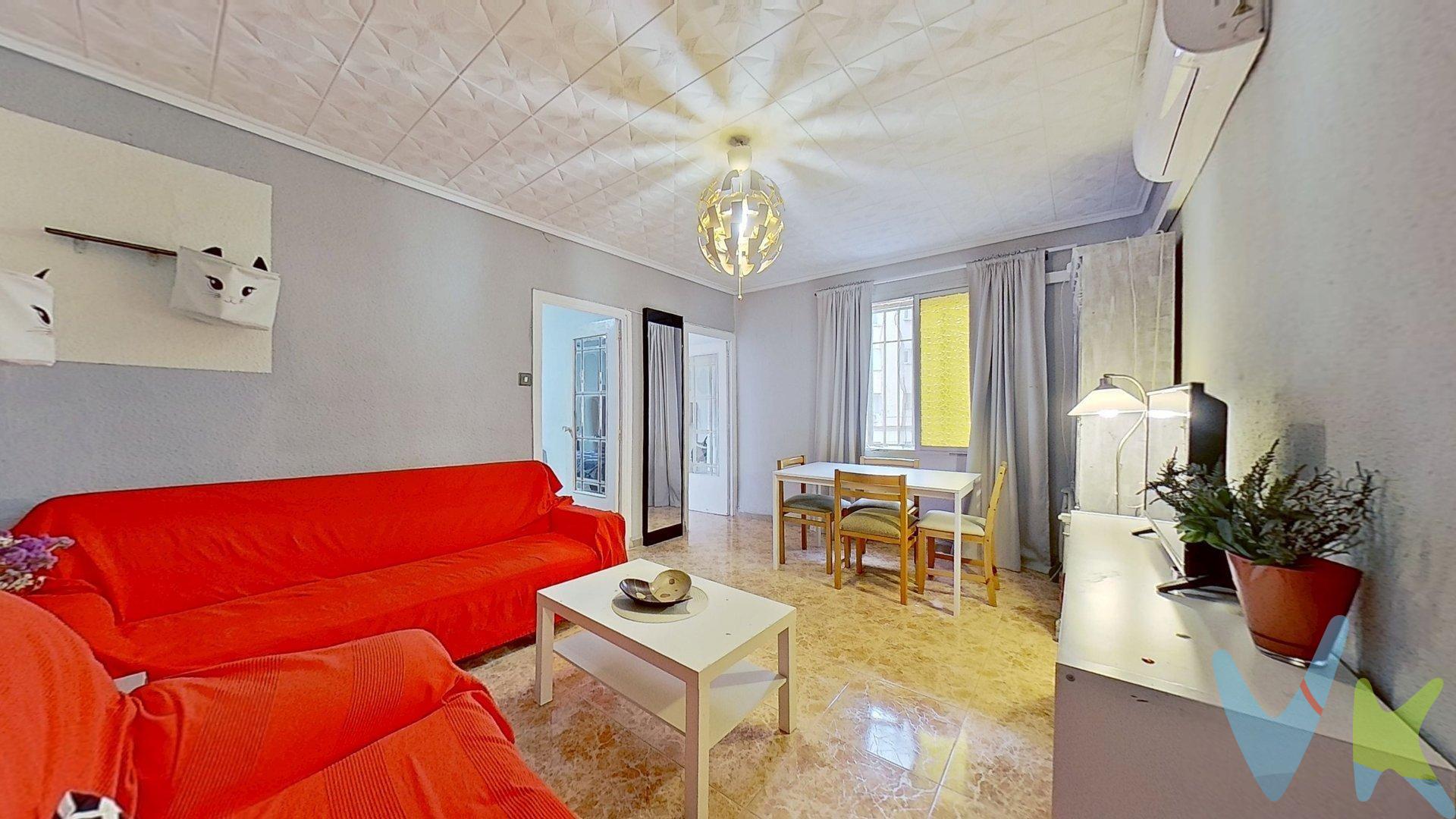 Vivienda interior, ideal para familias o parejas que buscan un hogar cómodo en una zona consolidada y bien comunicada. El piso está listo para entrar a vivir y se distribuye de forma práctica:. 2 dormitorios luminosos. Cocina independiente. Salón cómodo y funcional. Baño completo. Primera planta sin ascensor. No dispone de balcón. Ubicado en una zona con todos los servicios: supermercados, colegios, transporte público, centros de salud y comercios a pocos minutos. Un entorno perfecto para el día a día. VENTA:. PVP 210.000€.  Gastos e impuestos no incluidos en el precio. La compra conlleva impuestos y gastos de formalización para el comprador. A título orientativo se informa que en segundas transmisiones el  ITP  con carácter general en  Valencia  es del  10%, pudiendo existir otros tipos impositivos atendiendo a  las circunstancias  personales del comprador u otras circunstancias previstas legalmente. Base imponible del impuesto el mayor valor entre el precio de compraventa, la tasación o el valor de referencia catastral. En cuanto a los gastos de  notaría y registro, en su caso,  suelen oscilar aprox; entre 1,5% y 2,5% (aranceles variables según precio, n.º de copias y complejidad). El comprador elige notario. Si el comprador precisase de  hipoteca: tasación, condiciones y costes bancarios serán según entidad elegida por el comprador, así como los gastos de gestoría, y cualesquiera otros gastos inherentes a la formalización de la compraventa que legalmente correspondan a la parte compradora, salvo pacto expreso en contrario con el vendedor. El consumidor tiene,  conforme a la normativa vigente, a su disposición información y documentación adicional relativa al inmueble y condiciones de la compraventa, que podrá ser consultada en C/Joaquín Costa 4, bajo 46005 Valencia o urbe2@remax.es. Honorarios de mediación inmobiliaria a cargo del  COMPRADOR: (3% del precio final de venta más IVA (21%), salvo otro pacto.); y  de VENDEDOR (según acuerdo con el mismo). . Se informa al consumidor que la agencia actúa como intermediaria inmobiliaria en la operación, estando cualquier eventual compraventa y sus condiciones sujeta a la aceptación expresa del propietario-vendedor y a la posterior formalización del correspondiente contrato.