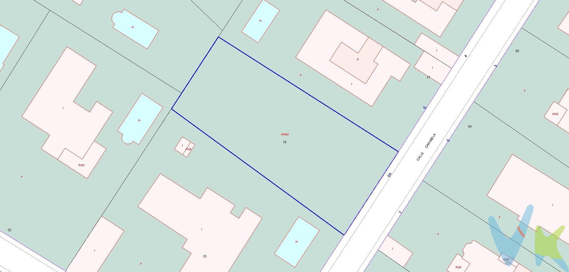 Parcela de 810 m2 con una ubicación excelente. Calle muy tranquila. La parcela tiene una ubicación estupenda entre el Real Club de Golf de Vistahermosa y el Club del Buzo, a unos escasos 750 metros de la playa. Zona muy tranquila, no siendo una calle de paso. Urbanización con Seguridad Privada. Por si es de su interés, el propietario ha realizado un proyecto de ejecución de un chalet de 473,90m2 construidos, distribuidos en 201,66 m2 en planta principal, 201,66 m2 en semisótano y 70,58 m2 en planta primera, a disposición de quien lo pudiera interesar. Por expreso deseo del propietario comercializamos este inmueble en exclusiva por lo que rogamos se pongan en contacto con nosotros para ampliar información o concertar una visita. Estaremos encantados de atenderles. En cumplimiento de las obligaciones de información previstas en la Ley 10/2025, de 28 de diciembre, de servicios de atención a la clientela y transparencia, así como en la normativa sectorial vigente, y RD 218/2005 de Inf. de la Junta de Andalucía, el precio indicado no incluye los gastos e impuestos inherentes a la adquisición, los cuales se desglosan estimados o con posibilidad de calcularlos a continuación. • Impuestos: Para segundas transmisiones ITP (en Andalucía para segundas transmisiones el ITP actual con carácter general es del 7% pudiendo aplicarse tipos reducidos (6% o 3,5% en función de circunstancias personales del comprador u otras circunstancias previstas en la Ley). El impuesto se devengará sobre el superior de entre los siguientes valores: 1.- Precio declarado; 2.- Valor de referencia (según normativa aplicable); 3.- Valor de tasación del inmueble. Enlace oficial a la web de la junta de Andalucía: https://www.juntadeandalucia.es/organismos/economiahaciendayfondoseuropeos/areas/tributos-juego/tributos/paginas/impuestos-cedidos-transmisiones.html. • Gastos de compraventa: notaría, registro y, en su caso, gestoría (desde 1.500€ orientativo, según operación):. ◦ Gastos de Notaría: Los honorarios se calculan según arancel oficial (Anexo I del Real Decreto 1426/1989 de 17 de noviembre). Enlace oficial: https://www.boe.es/buscar/act.php?id=BOE-A-1989-28111. ◦ Gastos de Registro: Los honorarios se calculan según arancel oficial (Anexo I del Real Decreto 1427/1989). Enlace oficial: https://www.boe.es/buscar/act.php?id=BOE-A-1989-28112[amp;]p=20111117[amp;]tn=2. • Honorarios comprador (no incluidos): 3% + IVA sobre el precio final. • En caso de necesitar financiación para la operación, la obtención de la misma es ajena a la agencia inmobiliaria, y las condiciones y costes de la operación de financiación deberán ser solicitados a la entidad bancaria, incluyendo gastos de gestoría. • El consumidor tiene derecho, conforme a la normativa vigente, a disponer de información y documentación adicional relativa al inmueble y condiciones de la compraventa, accesible en la sede física de la agencia (Av. Juan Melgarejo num 1, local 21, 11.500 El Puerto de Santa María, Cádiz). La agencia efectúa una labor de intermediación, y las condiciones finales de la compraventa quedan sujetas a la aceptación expresa de la parte vendedora y a la ulterior formalización del contrato. . Según Decreto 21/2005, El cliente tiene derecho a que se le entregue copia del documento informativo abreviado de la vivienda. Los precios indicados en nuestras ofertas tienen vigencia hasta septiembre de 2026