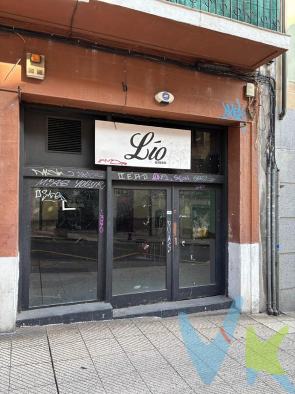 En pleno centro de Oviedo, en la Calle Rosal.Local comercial, 87 metros, cristalera a la calleUltimo uso hostelería.A un paso del Fontan  y de la zona antigua.
