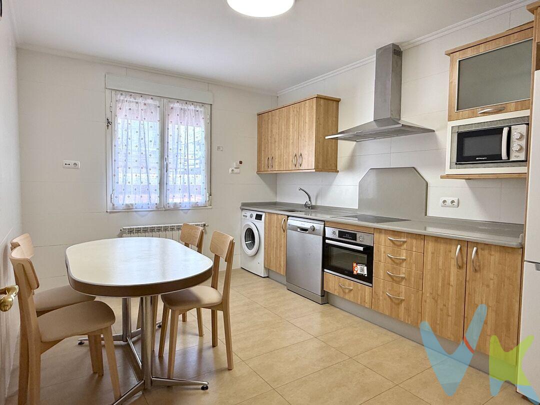 Se Vende Piso Reformado en Burlada
Características Principales

Tipo de propiedad: Piso
Localidad: Burlada - Burlata
Habitaciones: 3
Baños: 1 baño completo y 1 aseo
Superficie útil: 72 m²
Superficie construida: 93 m²
Estado: Muy buen estado, vivienda reformada
Cocina: Equipada
Terraza: Sí, uso de patio 
Ascensor: Sí, a nivel de calle
Estructura del edificio: Hormigón
Altura del inmueble: 1ª planta
Plantas por piso: 4 pisos por planta
Agua caliente: Individual, gas natural
Calefacción: Individual, gas natural
Orientación: Sur

Ubicación y Entorno
Este excelente piso está situado en Burlada - Burlata, una localidad cercana a Pamplona conocida por su ambiente tranquilo y familiar, con todos los servicios necesarios al alcance de la mano.

Colegios cercanos: Colegio Público Felipe Remacha, San Francisco Javier Ikastetxea, entre otros centros educativos reconocidos.
Instituciones y servicios: Ayuntamiento de Burlada, ambulatorio de salud, centro cultural y biblioteca municipal.
Lugares de interés: Parque Central de Burlada, zonas verdes perfectas para paseos y actividades al aire libre.
Comunicaciones: Excelente conexión con Pamplona mediante transporte público y carreteras principales.

¡No pierda la oportunidad de visitar este magnífico piso reformado en una ubicación privilegiada!Es una oportunidad tanto para quienes buscan su vivienda habitual como para quienes desean realizar una inversión en una zona consolidada de la Comarca de Pamplona, con una elevada demanda.
Visitas y contactoConsúltanos para más información o para concertar una visita. Te atenderemos encantados.Datos meramente informativos, sin valor contractual. El PVP indicado no incluye impuestos (régimen general del ITP (Impuesto de Transmisiones Patrimoniales) es el 6% sobre el precio de compra) ni gastos de transmisión (notaría, registro, AJD (Actos Jurídicos Documentados), que suma aproximadamente un 2% sobre el precio de compra). Honorarios de la agencia a cargo del vendedor. NO SE COBRAN HONORARIOS AL COMPRADOR.El precio del inmueble se incrementará en los siguientes importes:Impuestos y gastos a cargo del compradorITP del 6%, salvo bonificaciones, según RD 1/1993.NOTARIA Y REGISTRO: Según arancel, estimado para la notaría entre 0,2% - 0,5% y para el registro entre 0,1% - 0,25% sobre precio de venta (RD 1426 y 1427/1989).FINANCIACIÓN: Si se precisa, consensuar con el banco.