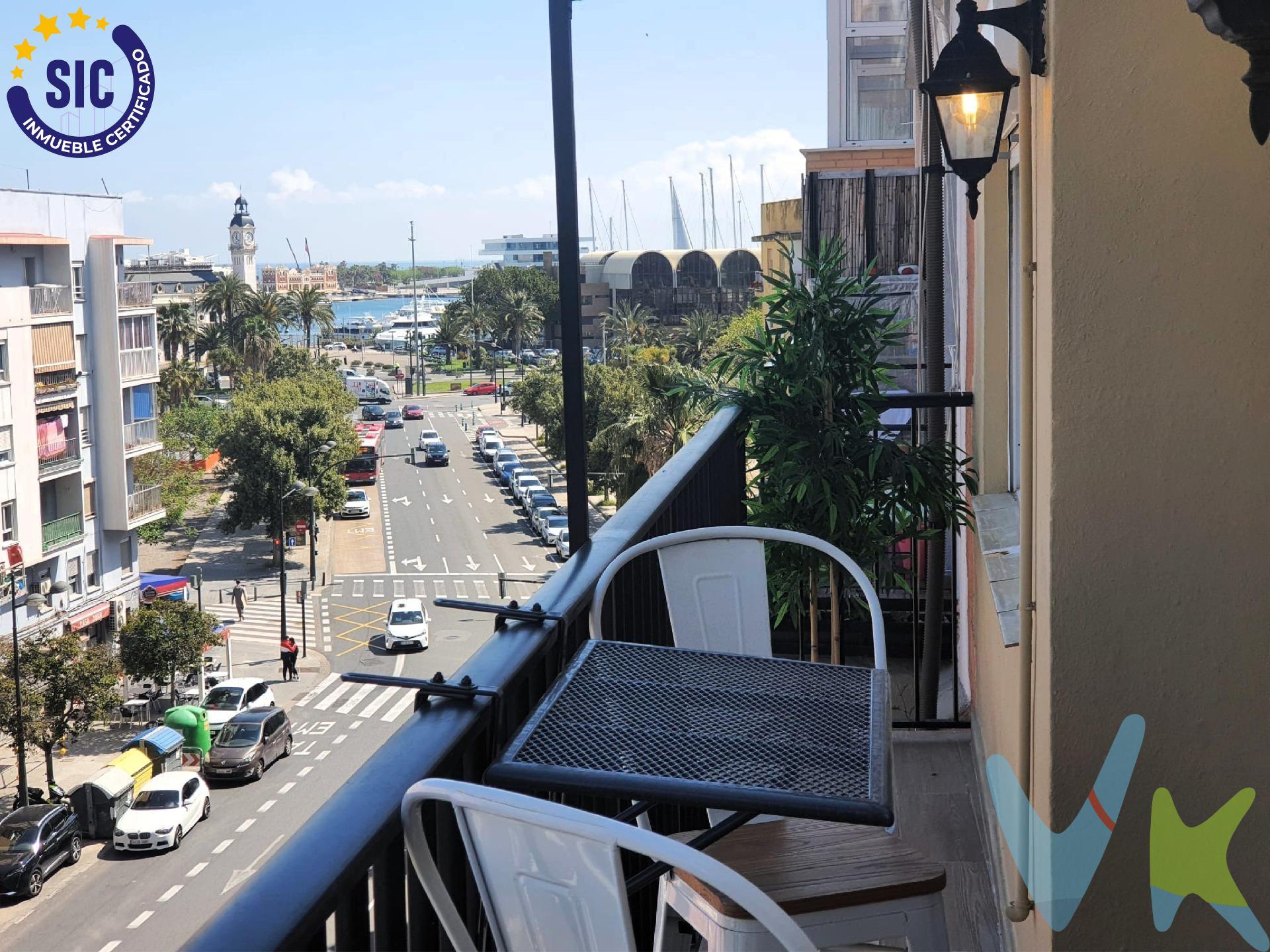 Te presentamos este luminoso piso con vistas despejadas al Edificio del Reloj y la Marina, en el puerto de Valencia, una vivienda que combina calidad de vida, rentabilidad y una ubicación con gran proyección de crecimiento: junto al futuro PAI del Grao, la extensión del Parque del Turia y el nuevo Parque de Desembocadura. 📍 Ubicación privilegiada. A pocos pasos de la playa y próximo  al barrio del Cabanyal y del ambiente vibrante de la Marina: restaurantes, terrazas, mercados, arte y cultura mediterránea todo el año. 🏠 Distribución cómoda y funcional. 3 habitaciones. Cocina equipada con electrodomésticos. Salón acogedor. Baño completo. Balcón con vistas al mar. Aire acondicionado en habitación principal. Quinta planta sin ascensor, perfecta para quienes valoran la tranquilidad, vivienda lista para entrar a vivir desde el primer día. Vivienda actualmente arrendada, con buena inquilina y renta mensual de 1.100,00€/mes. 🌿 Cerca de todos los servicios: transporte público, colegios, hospitales, zonas verdes, centro histórico y playas. La oferta está sujeta a cambios de precio o retirada del mercado sin previo aviso. Este anuncio en su conjunto, incluyendo textos, fotos, imágenes o cualquier otro contenido del mismo, no es vinculante dado que la información es ofrecida por terceros y puede contener errores. Se muestra a título informativo y no contractual. El precio no incluye lo siguiente: Honorarios de la agencia inmobiliaria, impuestos (IVA o ITP) y otros gastos de la Compraventa (notaria, gestoría y registro). Por mandato expreso del propietario, comercializamos este inmueble en exclusiva, lo que le garantiza el acceso a toda la información, a un servicio de calidad, un trato fácil, sencillo y sin interferencias de terceros. Por este motivo, se ruega no molestar al propietario, a los ocupantes de la propiedad o a los vecinos. Muchas gracias por su comprensión. Si usted es agente inmobiliario y tiene un cliente para este inmueble, llámenos: estaremos encantados de colaborar.