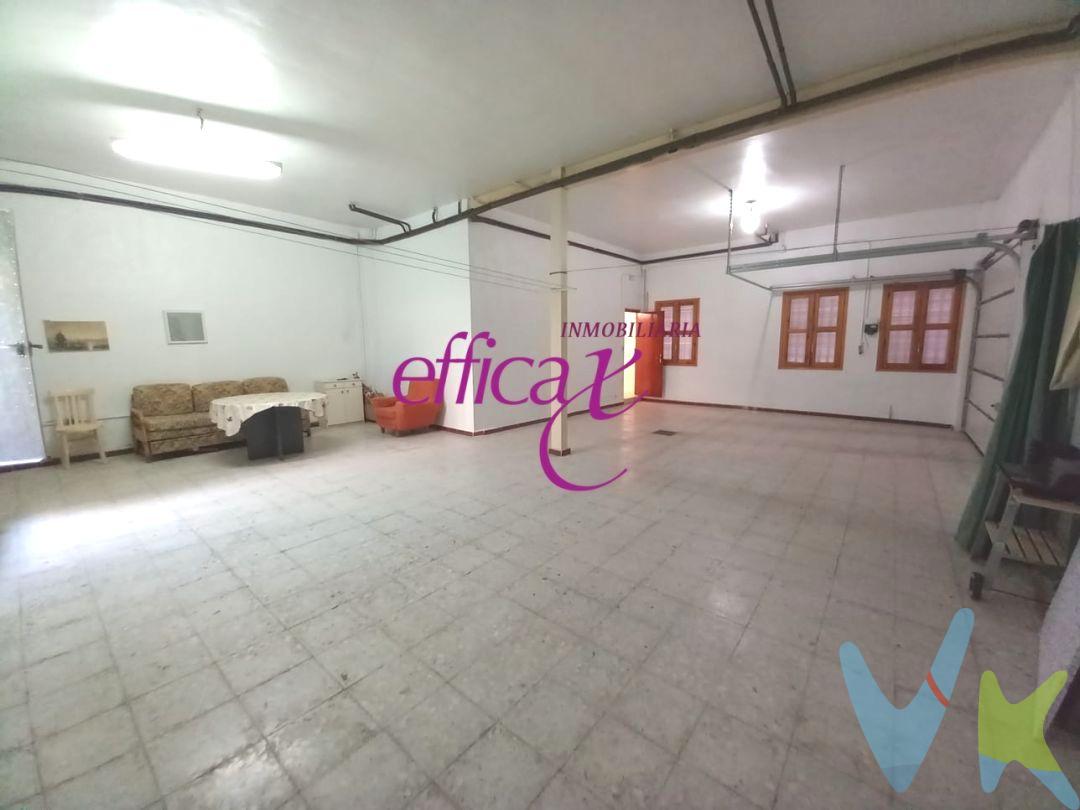 
Casa en venta en Torrijos
Tu oportunidad para vivir en el centro de Torrijos ha llegado. Esta casa de 2 habitaciones te ofrece todas las comodidades que necesitas.
La propiedad cuenta con un amplio salón-comedor y un baño completo, cocina  y también cuenta con una despensa. Además, tiene un garaje con capacidad para 3 coches , con  puerta automática para mayor seguridad.
En el patio, podrás disfrutar de un aseo y de un espacio perfecto para relajarte al aire libre. La calefacción es de gasoil, lo que te asegura un ambiente cálido en los meses más fríos.
Con una superficie de 100 metros útiles,  esta casa se encuentra en buen estado de conservación y está lista para que comiences a disfrutar de ella.
No pierdas la oportunidad de vivir en una zona céntrica y con todas las comodidades que necesitas. ¡Contáctanos hoy mismo para visitar esta casa perfecta para ti!
La compra de este inmueble conlleva un servicio de formalización y gestión de la compraventa para el comprador, cuyo coste no esta incluido en el precio publicado.
Se le informara de todos los gastos asociados a la compraventa antes de la reserva para que usted compre con la maxima seguridad, tranquilidad y transparencia.

 
 
 