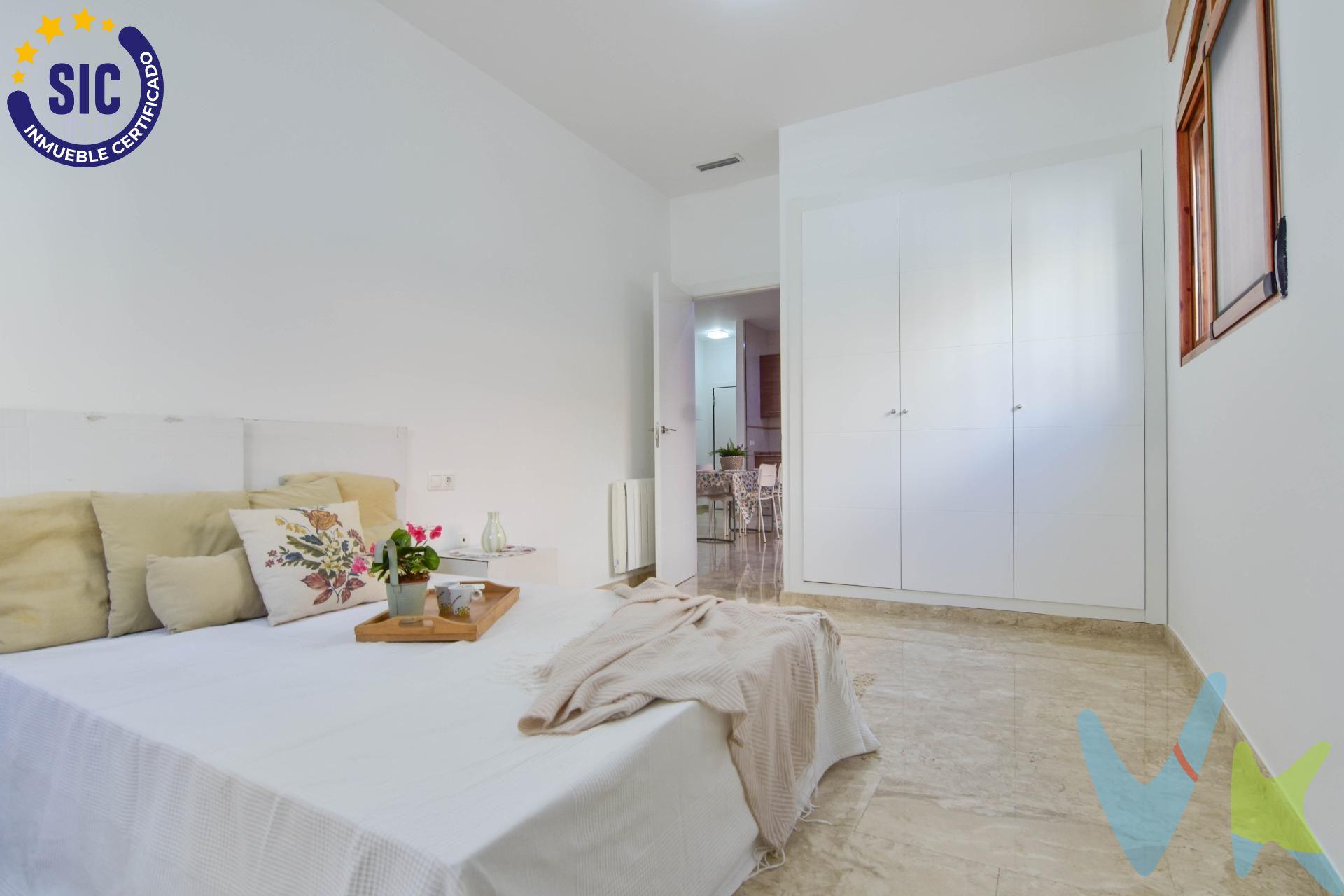 Descubre este encantador bajo reformado ubicado en la ciudad de Benetusser, dentro de la Comunidad Valenciana. Con una superficie construida de 80 m² y útil de 69 m², esta propiedad ofrece un espacio acogedor ideal para disfrutar del confort diario. La vivienda cuenta con una habitación doble, otra sencilla y un baño completo; además se destaca por su excelente orientación noreste que garantiza luminosidad durante todo el día. Entre sus características adicionales se incluye plaza de parking privado, puerta blindada para mayor seguridad e impresionantes vistas al entorno natural que lo rodea. La ubicación es inmejorable: a pocos pasos encontrarás paradas de autobús y estación del tren facilitando así tu movilidad hacia otras zonas urbanas importantes. A escasa distancia también están disponibles centros comerciales donde podrás realizar tus compras diarias o simplemente disfrutar del tiempo libre junto a familiares o amigos.En los alrededores hay colegios cercanos ideales tanto para familias como estudiantes jóvenes;. especialmente atractiva si buscas comodidad sin renunciar a las ventajas citadinas. No pierdas la oportunidad única adquirir esta magnífica propiedad valorada en €210000! Ideal tanto invertir como residencia habitual. Nota: Agencia Registrada con el Nº 1395 en el Registro Obligatorio de Agentes Inmobiliarios de la Comunitat Valenciana, consultable en la web de la Generalitat Valenciana. La oferta está sujeta a cambios de precio o retirada del mercado sin previo aviso. La información contenida en el presente anuncio se facilita a título meramente informativo y no contractual, los datos, descripciones, superficies, imágenes y cualquier otro contenido del mismo pueden estar sujetos a errores u omisiones al ser facilitados por terceros. El precio de venta publicado no incluye los honorarios de intermediación inmobiliaria, ni los impuestos legalmente aplicables (IVA o ITP), ni los gastos derivados de la compraventa, tales como notaría, registro y gestoría, ni aquellos derivados de la financiación, en caso de existir. Por mandato expreso del propietario, este inmueble se comercializa en régimen de exclusiva, garantizando al interesado un acceso completo a la información y una gestión profesional, transparente y sin interferencias de terceros. Se ruega no molestar al propietario, a los ocupantes del inmueble ni a los vecinos. Agentes inmobiliarios con cliente interesado pueden contactar con la agencia para colaborar. Nuestro departamento financiero puede conseguir tu financiación. ¡Consúltanos!