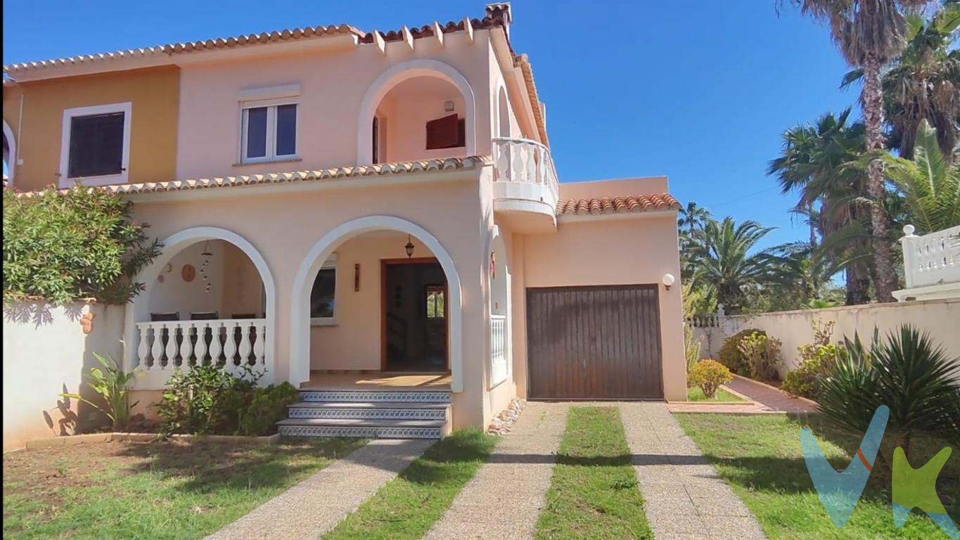 SOL, MAR, SAL, BRISA MARINA...TRANQUILIDAD Y RELAX JUNTO A LA PLAYATu paraíso junto a la playa en la zona residencial Urbanización Malvasur, en Sagunto. Esta es una oportunidad única que no querrás dejar escapar. Te presentamos una hermosa casa pareada en la Playa de Malvarrosa de Corinto.¿Te maginas viviendo junto a la playa, en una zona tranquila, cerca a todos los servicios, y de la capital? Piensa en esas tardes de relax en tu jardín... Un baño en el mar antes de la cena... Y las comidas familiares, reuniones con amigos, en ese porche tan acogedor...ES TU SUEÑO HECHO REALIDAD.Estas son las características:Espacio: Con 132 metros cuadrados construidos según catastro y un amplio jardín de 175 metros cuadrados, esta casa ofrece un espacio perfecto para disfrutar en familia y con amigos. En una parcela de 261 metros cuadrados.Se distribuye en 2 plantas, en la primera planta y nivel de calle, el garaje de casi 19 metros, y la planta principal de unos 67 metros, con un fantástico porche delantero. En esta planta está el salón comedor, cocina independiente, baño completo y lavadero, con acceso desde la cocina y salida a la terraza trasera.En la planta superior, de 53 metros, tenemos los 3 dormitorios, baño y una estupenda terraza con salida desde el dormitorio principal.Accedemos a la planta superior por una preciosa escalera de caracol, que además de ser cómoda ocupa poco espacio.Comodidades: La vivienda tiene calefacción de gas propano, que también suministra agua caliente. Y para los que disfrutan cocinando, tiene fogones de gas en la cocina. Además, tiene ventiladores en las estancias principales.En perfecto estado y reformada: Esta vivienda tiene una reforma de calidad, puerta de seguridad de madera maciza, ventanas de doble cristal, con abertura oscilobatiente, cocina impecable....Diseño Interior: La casa ofrece un aspecto cómodo y muy acogedor. Tiene armarios empotrados, se vende con muebles y electrodométicos, lista para ser tu hogar sin necesidad de más inversión.Esta es una oportunidad inigualable para vivir en una zona tranquila y disfrutar de la vida en una de las ubicaciones más codiciadas de SaguntoEL PRECIO NO ES NEGOCIABLETe invitamos a venir a verlo cuanto antes, ¡LLÁMANOS Y QUEDAMOS ANTES DE QUE SE TE ADELANTEN! * En INMOBILIARIA GRUPO YP estamos registrados como Agentes de Intermediación Inmobiliaria de la Comunitat Valenciana con Número de registro RAICV 3463, y cumplimos con todos los requisitos que debe tener un profesional del sector inmobiliario.INMUEBLE CERTIFICADO POR ASICVALLos que buscan tranquilidad y relax cuando van a la playa tienen en Corinto y Malvarrosa el destino perfecto. Es semiurbana y su grado de ocupación es bajo, así que, no lo dudes: ¡este es tu sitio!Es una playa que conserva su aspecto natural con dunas y repleto de vegetación mediterránea. La playa cuenta con amplios servicios para los bañistas como socorristas, un parking y lavapiés para limpiarse de vuelta a casa. *Por mandato expreso del propietario, comercializamos este inmueble en exclusiva, lo que le garantiza el acceso a toda la información, a un servicio de calidad, un trato fácil, sencillo y sin interferencias de terceros. Si usted es agente inmobiliario y tiene un cliente para este inmueble, llámenos estaremos encantados de colaborar.El precio indicado no incluye gastos ni otros conceptos. A tal efecto, se informa que al referido precio habrá que añadirle los gastos propios de la transmisión inmobiliaria, entre los que cabe enumerar los siguientes: honorarios notariales, impuesto al que se encuentre sujeta la transmisión (Impuesto sobre el Valor Añadido o Impuesto sobre Transmisiones Patrimoniales y Actos Jurídicos Documentados, según el caso), gastos de inscripción en el Registro de la Propiedad y honorarios de intermediación de la agencia inmobiliaria (3%+iva). 