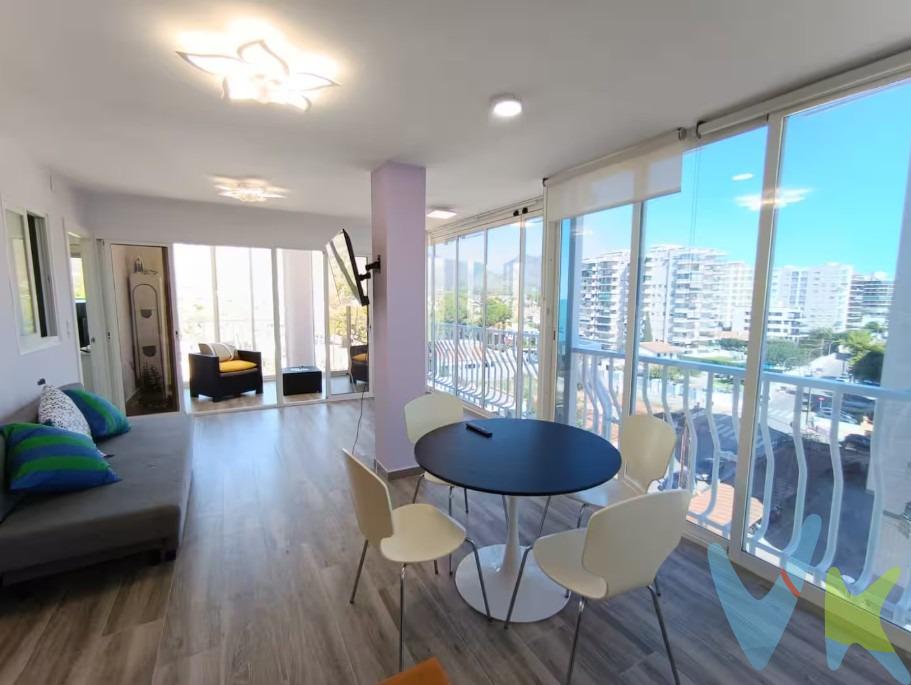 🌟 Apartamento listo para entrar a vivir en Eurosol, Benicàssim. Te presentamos una oportunidad única en una de las zonas más demandadas de Benicàssim: un apartamento luminoso, reformado y listo para entrar a vivir, perfecto como vivienda habitual, segunda residencia o inversión turística. ✨ Características destacadas:. 🏡 Ubicación privilegiada - Situado en la zona Eurosol, a pocos pasos de la playa y rodeado de todos los servicios: supermercados, cafeterías, restaurantes, transporte público y zonas de ocio. ☀️ Luminosidad y diseño – Vivienda muy luminosa con orientación que proporciona luz natural durante gran parte del día. Distribución funcional y bien aprovechada. 🛋️ Estado impecable – Totalmente reformado con mucho gusto, con acabados modernos y listos para entrar a vivir sin necesidad de obras ni inversiones adicionales. 🛏️ Distribución ideal:. 2 dormitorios amplios, con espacio para armarios. 2 baños completos con acabados actuales. Salón-comedor acogedor, perfecto para relajarse con unas bonitas vistas al mar y montaña. Cocina equipada, con electrodomésticos y zona de almacenaje. El apartamento tiene aire acondicionado. 🚶‍♂️ Comodidad total:. Ventanas con doble acristalamiento que garantizan confort térmico y acústico. 📍 Plus de la zona Eurosol:. A 5 minutos de la playa y del paseo marítimo. Ideal tanto para ocio como para residencia habitual. Excelente conectividad con Castellón y principales accesos. 💡 Perfecto para:. ✔ Primera vivienda. ✔ Segunda residencia vacacional. ✔ Inversión con gran potencial de alquiler turístico o residencial. Esta vivienda se encuentra en Benicasim (Comunidad Valenciana), una de las localidades más valoradas de la costa mediterránea española por su calidad de vida, playas amplias y clima suave durante todo el año. Benicasim está situada junto a la ciudad de Castellón de la Plana, a tan solo 10-15 minutos en coche, donde encontrarás todos los servicios de una capital de provincia: hospitales, centros comerciales, universidades y estación principal de tren. ✈️ Conexiones nacionales e internacionales. La ubicación es especialmente cómoda tanto para residentes habituales como para quienes viajan desde el extranjero:. •	A 25 minutos del Aeropuerto de Castellón, con conexiones internacionales en expansión. •	A aproximadamente 1 hora del Aeropuerto de Valencia, principal aeropuerto internacional de la región, con vuelos diarios a numerosas ciudades europeas. 🚄 Benicasim cuenta además con estación de tren con conexiones directas a Valencia, Barcelona y otras ciudades españolas. 🌊 Entorno y estilo de vida. Benicasim Playa es conocida por sus kilómetros de playas de arena fina, su paseo marítimo y su ambiente tranquilo y familiar. Un enclave ideal tanto como residencia habitual, segunda vivienda o inversión internacional en una de las zonas más estables y demandadas del Mediterráneo español. Por mandato expreso del propietario comercializamos este inmueble mediante contrato de multi-exclusiva, por el cual numerosas agencias colaboradoras, nacionales e internacionales, ofrecen esta vivienda a sus potenciales compradores, todo ello garantizando un servicio de calidad, un trato fácil, sencillo y sin interferencias de terceros, ya que la gestión es a través de nuestra agencia. *Impuestos, gastos de compraventa tales como honorarios agencia y financiación no incluidos. ! No dudes en visitarlo!