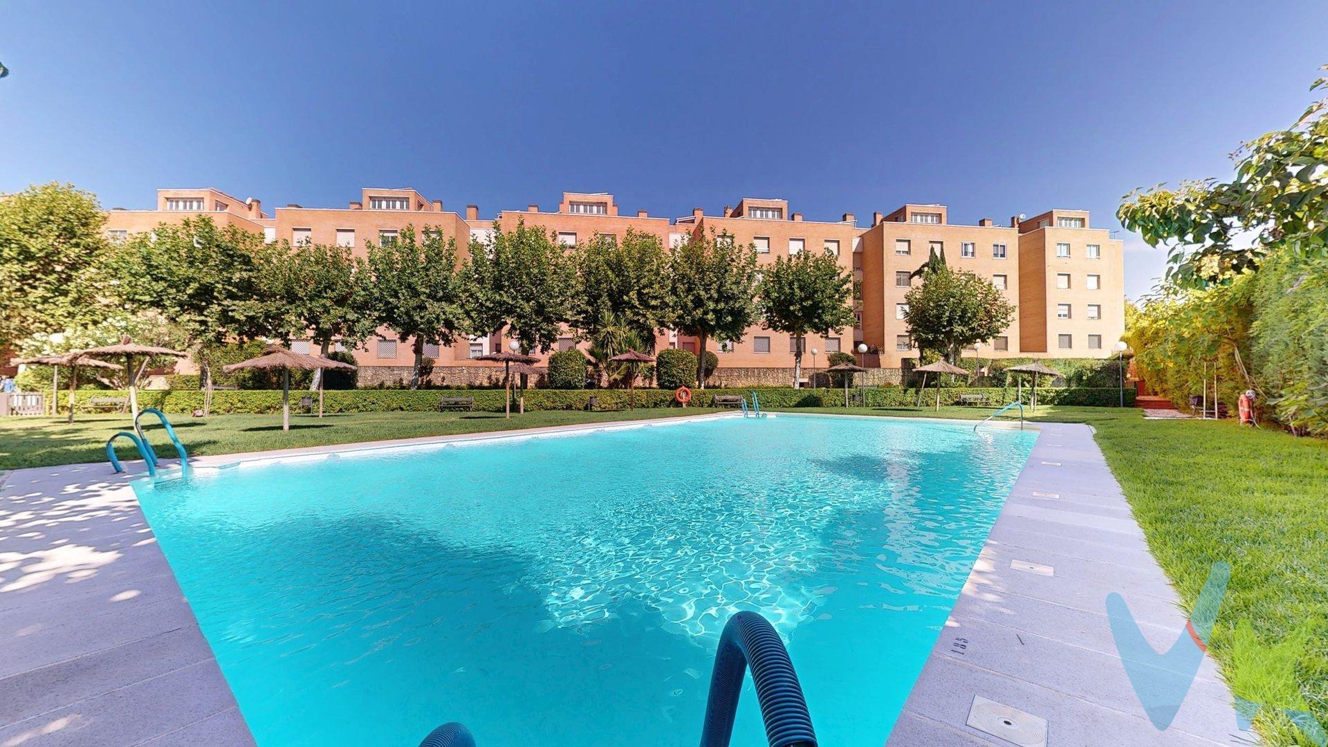 Presentamos este espectacular piso ubicado en la zona de Camping, Córdoba. Con una superficie construida de 135 m² y útil de 105 m², esta propiedad destaca por su buen estado de conservación. El inmueble cuenta con cuatro habitaciones amplias: una doble y tres sencillas que ofrecen un espacio ideal para familias o profesionales que buscan confort. Además, dispone de dos baños diseñados para maximizar el uso del espacio. Entre las características destacadas se incluyen parking privado, piscina comunitaria perfecta para disfrutar durante los meses cálidos e impresionantes vistas despejadas a zonas montañosas desde su amplia terraza. El edificio está rodeado por generosas áreas comunes ideales para compartir momentos familiares al aire libre entre árboles frondosos. La ubicación es inmejorable; cerca hay paradas de autobuses que facilitan el acceso al centro urbano así como varios centros comerciales y colegios cercanos lo cual resulta conveniente tanto si buscas actividades recreativas como educativas. No pierdas la oportunidad única de adquirir este magnífico piso donde cada detalle ha sido pensado para proporcionar calidad vida. Cláusula de Transparencia y Desglose de Gastos (Ley 10/2025). en cumplimiento de las obligaciones de información previstas en la Ley 10/2025, de 28 de diciembre, de servicios de atención a la clientela y transparencia, así como en la normativa sectorial vigente, el precio indicado no incluye los gastos e impuestos inherentes a la adquisición, los cuales se desglosan estimados o con posibilidad de calcularlos a continuación; los gastos más ajustados serán dados en el D.I.A. en la visita a inmuebles, o antes. *Gastos de Notaría: La Minuta se calculará según al arancel notarial oficial: Anexo I, del Real Decreto 1426/1989, de 17 de noviembre. Enlace: https://notariared.com/calculadora-gastos-compra-vivienda/. *Gastos de Registro de la Propiedad: La inscripción se facturará según el arancel oficial: ANEXO I, del Real Decreto 1427/1989, de 17 de noviembre. Igual enlace anterior . *Gastos de Gestión (Gestoría): Los honorarios por la tramitación administrativa, liquidación de impuestos e inscripción registral ascienden de forma estimativa a [363 € aprox.] (IVA incluido), aunque depende de cada caso, y su dificultad. *Honorarios Agencia del Vendedor: incluidos en el PVP. *Honorarios Agencia del comprador: La agencia prestará los servicios de información, asesoramiento y acompañamiento previstos en el Encargo de Servicios y en el D.I.A. Si solicita servicios adicionales o personalizados, sus honorarios serán informados previamente, de forma individualizada y por escrito, conforme a la libertad de pactos y a la normativa vigente. siendo el conste para este inmueble del 2 % mas el 21 % de IVA del precio final de venta. *Si necesita Financiación, su banco le informará. *Impuesto sobre Transmisiones Patrimoniales (ITP): Se aplicará el tipo impositivo vigente en Andalucía (generalmente el 7%, sin perjuicio de tipos reducidos del 6%. 3,5%,  etc,  aplicables según las circunstancias personales del comprador o las características del inmueble). El impuesto se devenga sobre el superior entre: 1.- Valor de Referencia de Catastro; y  2.- Precio de venta. Puede calcular su situación personal en el portal oficial de la A.T. de Andalucia. enlace: https://www.juntadeandalucia.es/organismos/economiahaciendayfondoseuropeos/areas/tributos-juego/tributos/paginas/impuestos-cedidos-transmisiones.html; 