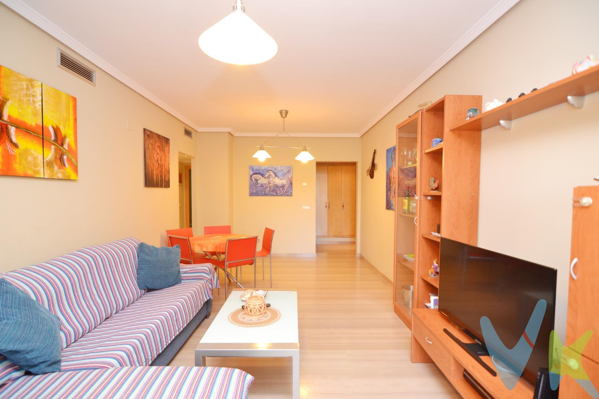 ¡Tu Nuevo Hogar en Dénia te Espera!. Descubre este exclusivo piso en Punta de Raset, una de las mejores zonas de Dénia. Ubicado en una urbanización de ensueño con tres piscinas, parque infantil y acceso adaptado para personas con movilidad reducida. Disfrutarás de confort y calidad de vida a solo unos pasos del mar. 🔹 Características destacadas:. ✅ Luz natural en cada rincón. ✅ Dormitorio principal en suite con baño completo y armario empotrado. ✅ 2º Dormitorio con armario empotrado. ✅ 2º Baño completo. ✅ Cocina independiente totalmente equipada y con salida a patio. ✅ Ventanas de doble acristalamiento para máximo confort. ✅ Puerta blindada para tu tranquilidad. ✅ Terraza con acceso desde el salón. ✅ Jardín privado de 125 m², ideal para relajarte o compartir con los tuyos. ✅ Plaza de garaje incluida. 📍 Ubicación inmejorable, rodeada de servicios y a pocos minutos de la playa. 📩 ¡No dejes pasar esta oportunidad! Contáctanos para más información o agenda tu visita hoy mismo.