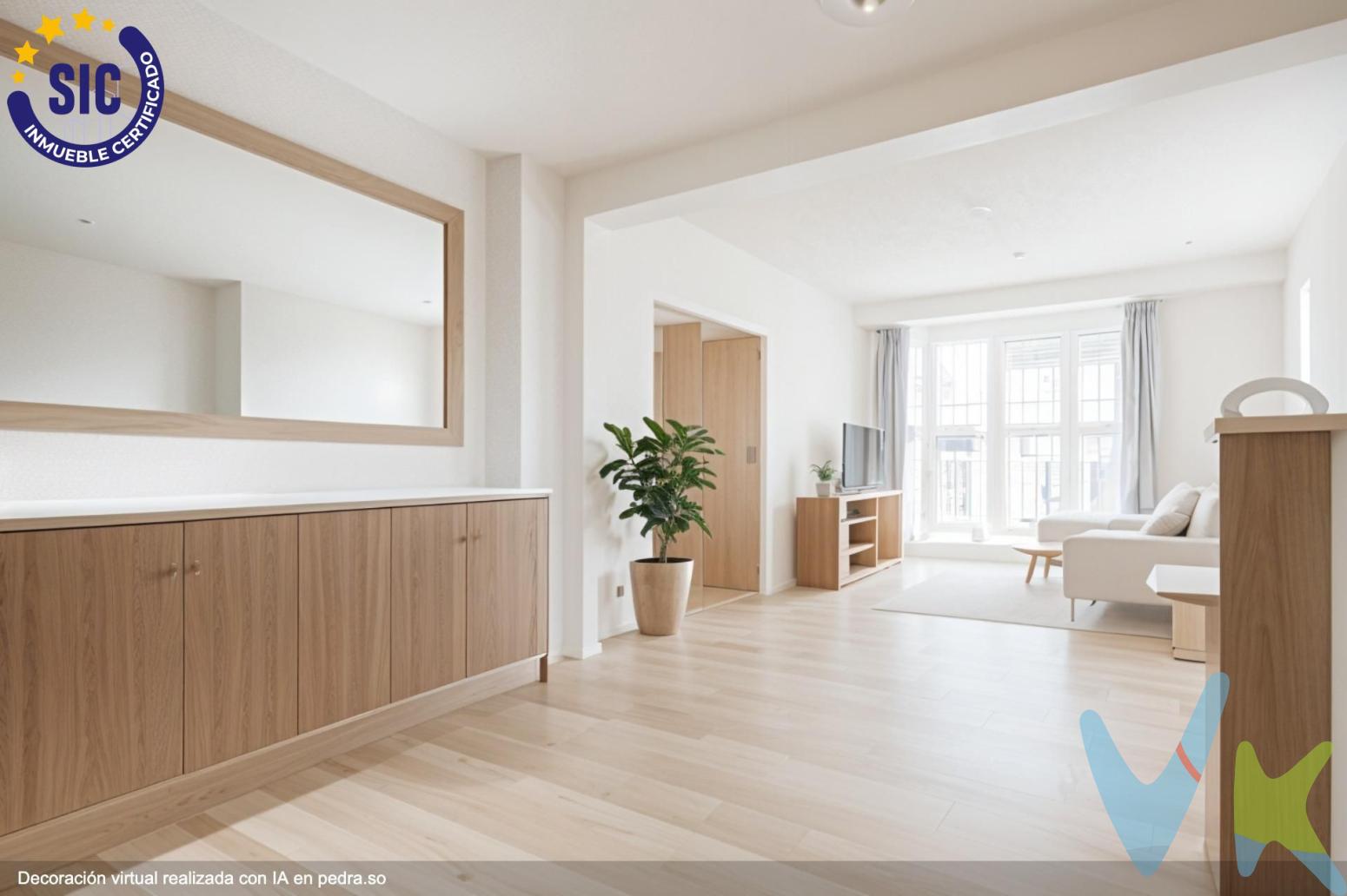 ¡OPORTUNIDAD EN CULLERA!¿Buscas un piso en la playa para vivir en calma y disfrutar todo el año? ¡Esta es tu oportunidad! Ubicación inmejorable en Cullera con acceso por dos calles, una de ellas peatonal que te lleva directamente caminando a la arena de la playa. Distribución: 1 habitación doble con armario empotrado. 1 pequeño estudio  con acceso a un semisótano de 44 m² con mucha luz natural y múltiples posibilidades como sala de juegos, un amplio despacho o gram sala de estudio,  una triple habitación e incluso un pequeño y completo  apartamento. Salón-comedor amplio y luminoso Cocina totalmente equipada. 1 baño completo Perfecto para familias con niños, personas mayores o como segunda residencia en la costa mas deseada de la comunidad valenciana. Mucho potencial y excelente ubicación a pocos pasos del mar. ¡Listo para entrar a vivir! Contacta para más información o para agendar una visita. 