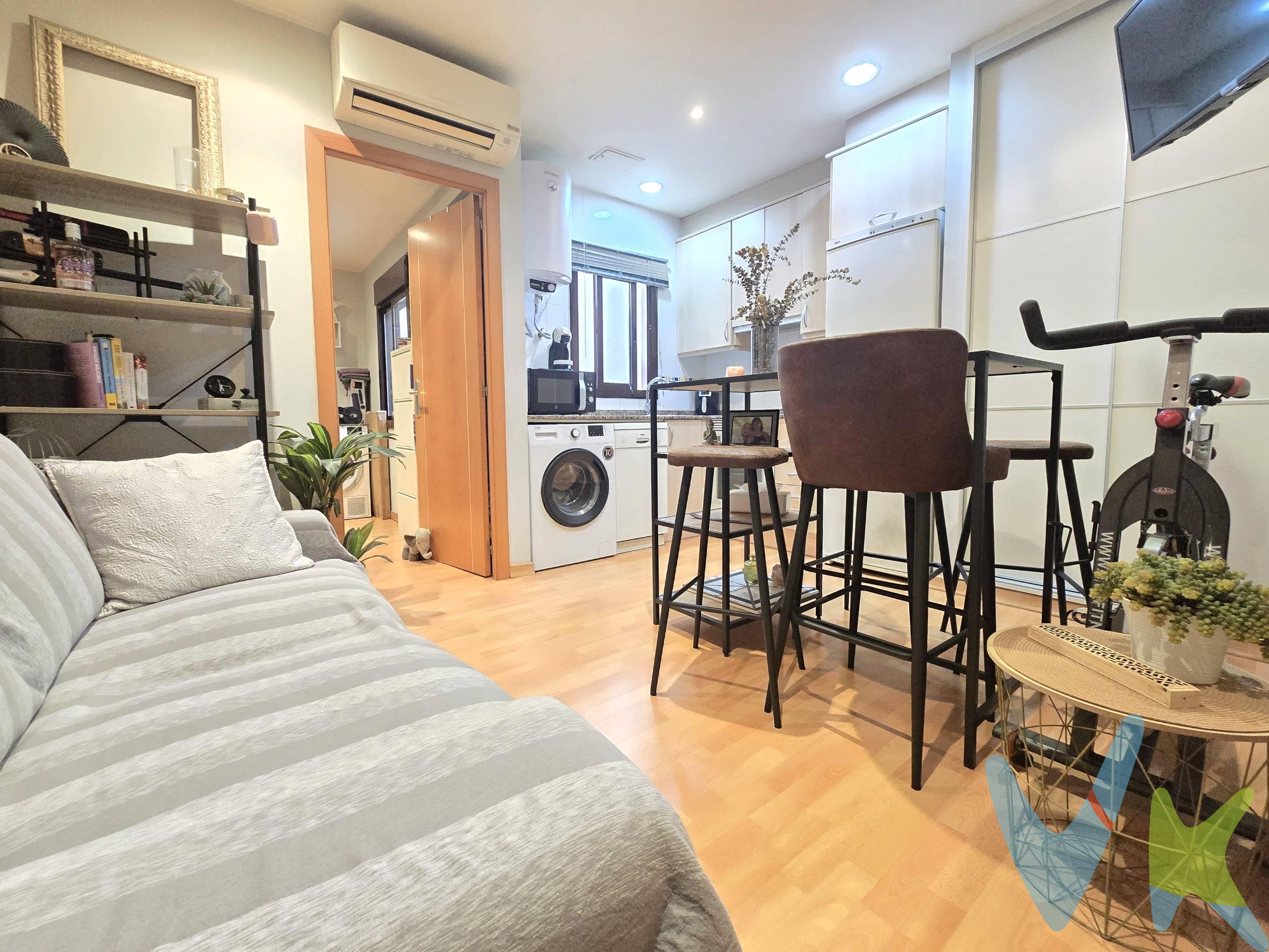 PRECIOSO y PRÁCTICO PISO para entrar a vivir -Zona Carrer Ample/ Pl. LLibertat de Reus-. ¿ Y AHORA QUÉ? .  ¿Cuántas veces nos habremos realizado esta pregunta a lo largo de nuestra vida? ¿Cuántas veces nos habrá cogido vértigo al intentar responderla? y ¿Cuántas veces habremos permitido que la hayan respondido otros en nuestro lugar?.   No permitas por más tiempo que te dirijan, que hablen por ti, que marquen tu tiempo vital, ni tan sólo me permitas a mi que te describa lo fabuloso y maravilloso que resulta vivir en un piso como el que te acabo de mostrar. Ya lo has visto y lo más seguro que habrás leído las características, equipamiento y distribución en la ficha técnica de este anuncio. No permitas que te cuente lo que harás o dejarás de hacer en él y como aprovecharás su fantástica ubicación dentro de la ciudad. Concierta una visita y se tú quien me lo cuente a mi. Oportunidad única para convertir-te en propietario/a de tu propio HOGAR por mucho menos de lo que pagarias por un alquiler, o como una excelente opción de inversión inmobiliaria.  Ahora te toca a ti! Dirige tu vida y responde tus preguntas.  Ah! por cierto ¿Y ahora qué?. #COMPLETAMENTE REFORMADO#CÉNTRICO#2HABITACIONES #PARQUET y GRES#CERRAMIENTOS DE ALUMINIO CLIMALIT# AIRE ACONDICIONADO#PARKING OPCIONAL EN LA ZONA #MÍNIMOS GASTOS DEL IBI Y COMUNIDAD#. -Cédula de habitabilidad, ref.  CHT0707105001 en renovació.  -CEE, en tràmit.  - AICAT: 2381  /   API: 633 . 