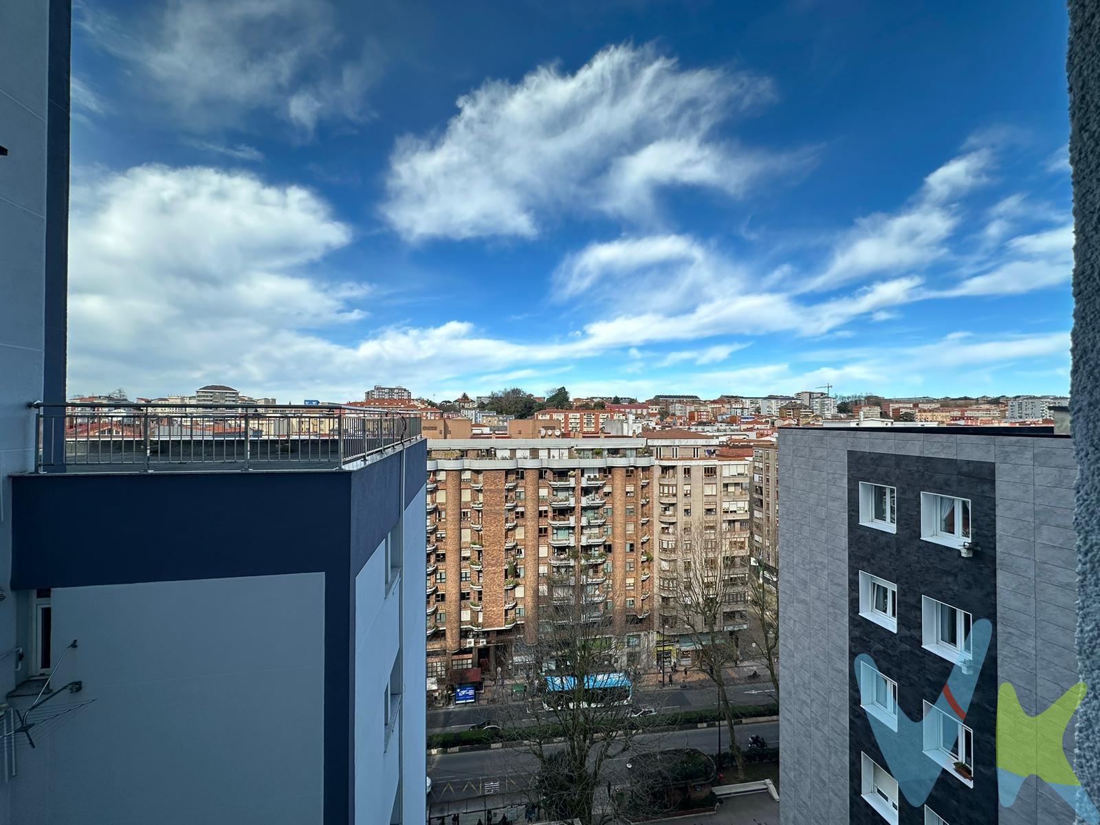 Best House San Fernando presenta esta atractiva vivienda situada en la calle Vargas,  muy próxima al Hospital Universitario Marqués de Valdecilla y con transporte público a pie de casa. La vivienda se encuentra en una planta 11 (no es última planta) dentro de un edificio de hormigón, con ascensor y excelente mantenimiento. Su altura y orientación le proporcionan luz durante todo el día. 🏡 Distribución:. Tiene salón con cocina abierta, espacio cómodo y bien aprovechado. Dos habitaciones dobles, exteriores y luminosas, uno de los dormitorio con vista a la calle Vargas y el segundo dormitorio tiene un pequeño balcón con buena orientación. El baño se encuentra actualizado, funcional y en buen estado. 🔧 Calidades y equipamiento que posee:. 🔹 Ventanas de PVC, que mejoran el aislamiento térmico y acústico. 🔹 Calefacción por radiadores eléctricos de bajo consumo. 🔹 Puerta principal blindada. 📍 Ubicación inmejorable:. Zona con todos los servicios a pie de calle: supermercados, comercios, colegios, centros médicos y excelente comunicación con el resto de la ciudad. Su cercanía a Valdecilla la convierte en una opción ideal tanto para vivienda habitual como para inversión con alta demanda de alquiler. 📞 Contacta con Best House San Fernando –.  Santander y solicita tu visita sin compromiso. PVP: Gastos de Notaría, Registros e impuestos no incluidos.  Sujeto a decisión última del cliente vendedor. . .  .  