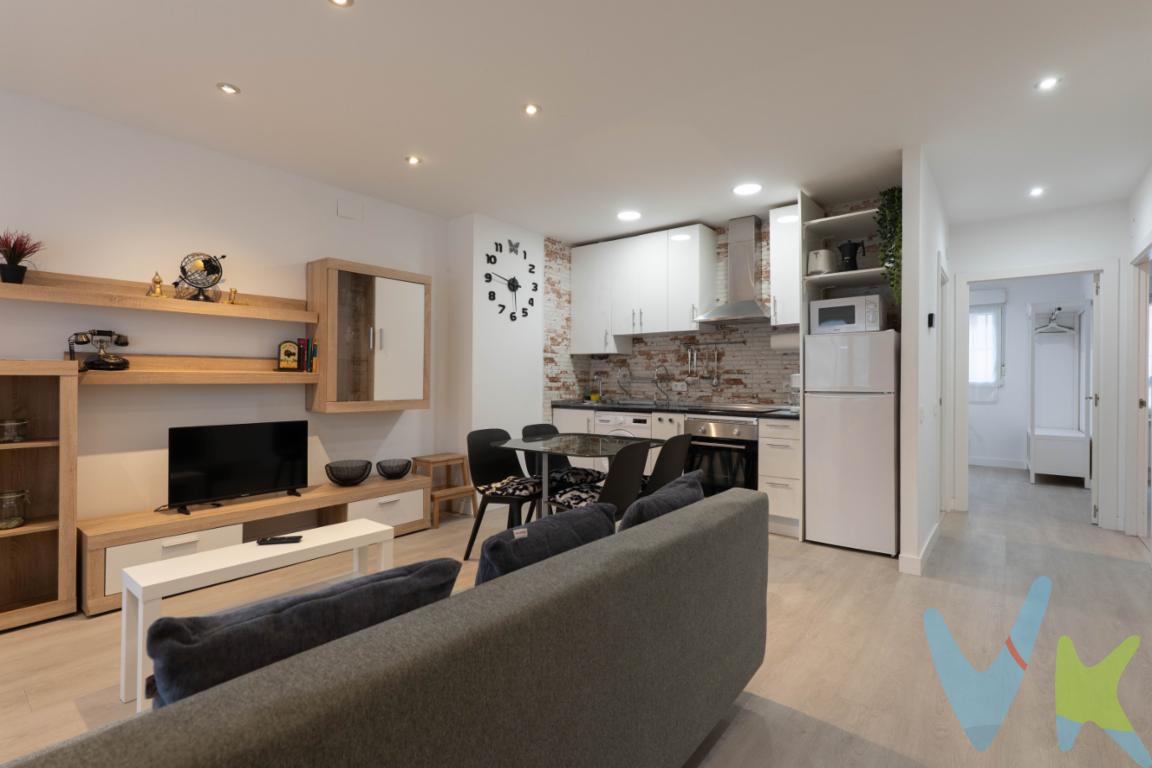  Se presenta una oportunidad única para adquirir una propiedad que combina ubicación estratégica y confort. Este encantador piso en venta está situado en la zona baja del barrio del Coto, en la vibrante ciudad de Gijón. Con una superficie útil de 54.94 metros cuadrados y un total de 62.34 metros cuadrados construidos, esta vivienda ofrece el espacio ideal para quienes buscan un piso acogedor y funcional.El inmueble, ubicado en un edificio construido en 1985, ha sido reformado recientemente  y está listo para ser habitado de inmediato. Comenzando por el amplio salón-cocina, este espacio ha sido diseñado para maximizar la luz natural, creando un ambiente cálido donde disfrutar de momentos de relax o de reuniones con amigos y familiares. La cocina, equipada con todos los electrodomésticos necesarios, es el lugar perfecto para explorar sus habilidades culinarias, y su funcional distribución facilita el movimiento y el uso eficiente del espacio. La propiedad ofrece así mismo dos habitaciones bien proporcionadas, cada una diseñada para proporcionar máximo descanso y tranquilidad y por último dispone también de un baño moderno y súper agradable con un bonito diseño.La ubicación de esta propiedad añade un valor significativo a la oferta. Situado en el Coto,  a un paso de la calle Pablo Iglesias, el piso está rodeado de todas las comodidades que pueda necesitar. Además, la conectividad está garantizada gracias a las paradas de autobús cercanas, que facilitan el desplazamiento por toda la ciudad. Esta propiedad se encuentra a tan solo cinco minutos caminando a la encantadora playa de San LorenzoLa combinación de sus características, junto con el competitivo precio de venta, hacen de este piso una opción irresistible para quienes buscan invertir en una propiedad con excelente relación calidad-precio en Gijón. Desde su óptima ubicación hasta su diseño cuidadosamente planeado y su equipamiento completo, cada detalle ha sido considerado para crear un ambiente perfecto.No deje pasar esta oportunidad de conocer en persona esta vivienda. Una visita le permitirá apreciar mejor todas las ventajas que este inmueble tiene para ofrecer. No espere más y solicite una cita hoy mismo para experimentar de primera mano todo lo que este piso en el Coto tiene para brindarle. En el precio no están incluidos el 8% del impuesto de transmisión patrimonial ni los gastos de registro y de notaría.