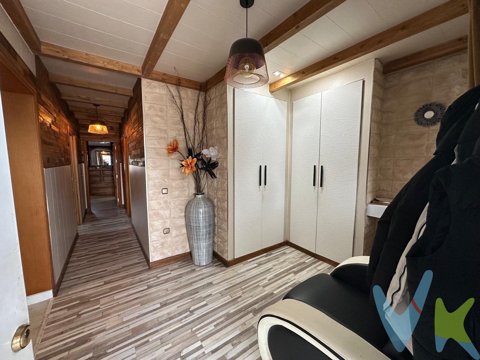 Se vende precioso chalet reformado en la zona de la Rana Verde ideal para vivir en familia tiene las cometidas de agua y alcantarillado en la puerta , la vivienda cuenta con tres dormitorios, salón una gran cocina y dos baños, tiene una gran cocina que se puede hacedor por una cristalera a la piscina, en la zona de la piscina cuenta con un baño y un lavadero y un gran trastero, la zona es inmejorable a unos dos minutos de comicios y de farmacias. mejor visitar. Informamos a nuestros clientes de que los gastos de Notaría, Gestoría, Impuestos y los honorarios de la agencia no están incluidos en el precio. A su vez, disponemos del Documento Informativo Abreviado de la Propiedad (Según Decreto 218/2005, del 11 de Octubre) y de Seguro de Caución, para la protección de la señal entregada para la Reserva de una vivienda.