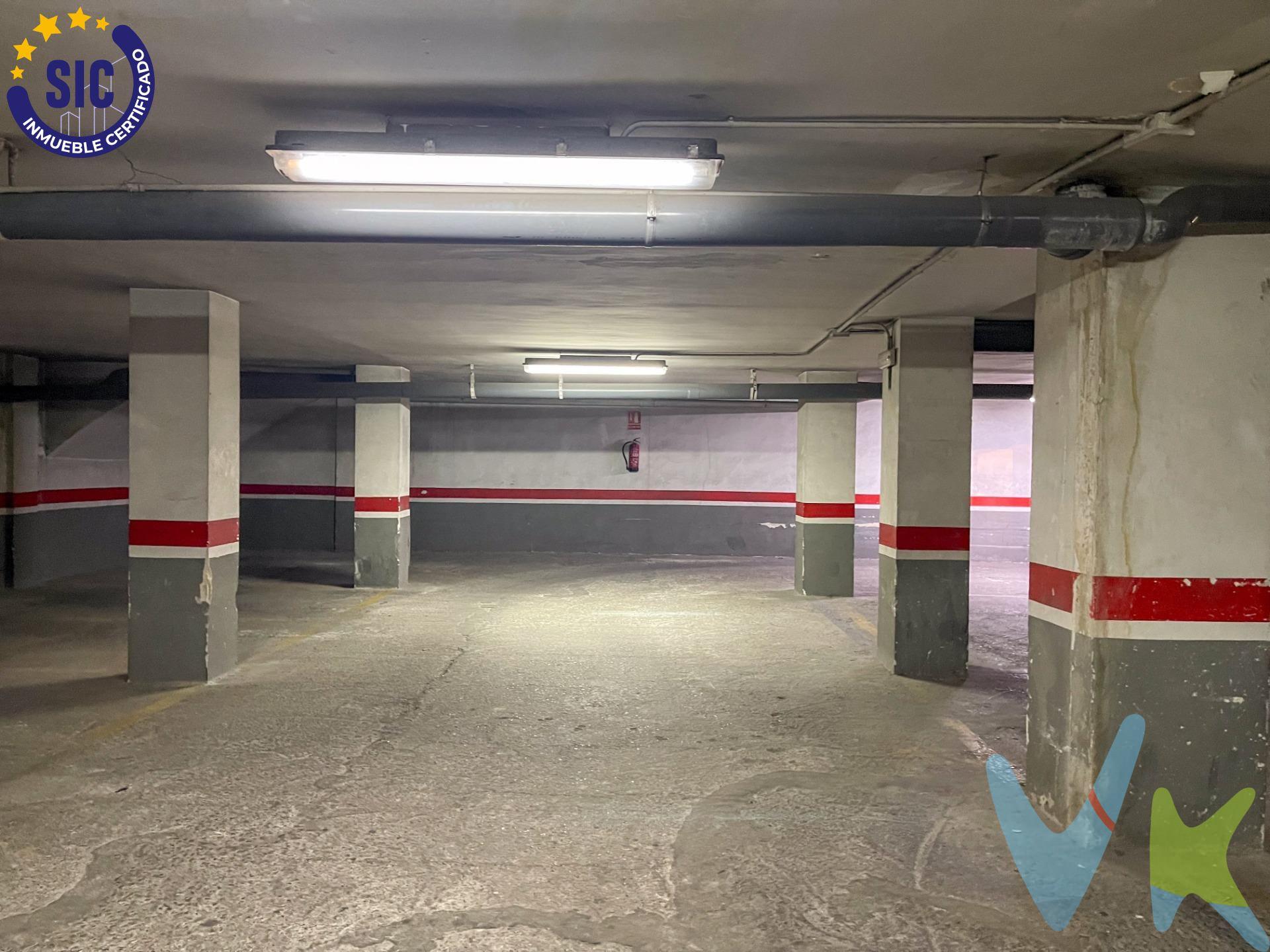 Si vives o trabajas en el centro de Llíria, sabes lo complicado que puede ser encontrar un lugar para aparcar. Por eso, esta es tu oportunidad de resolver ese problema para siempre. En la Calle Sant Vicent nº28, te ofrecemos dos plazas de garaje contiguas en la planta -2, numeradas como 22 y 23. Con 8 m² cada una, estas plazas están diseñadas para ofrecerte comodidad y seguridad. El garaje cuenta con una amplia puerta de acceso automática, lo que facilita la entrada y salida con tu vehículo. Además, podrás desplazarte cómodamente gracias a su acceso por escaleras o ascensor. Este espacio no solo representa una solución práctica, sino también una inversión en tu calidad de vida. Imagina olvidarte de las vueltas interminables buscando aparcamiento y disfrutar de la tranquilidad de tener tu coche siempre protegido. El precio es inmejorable: 4.000€ por plaza. Puedes adquirir una o ambas, dependiendo de tus necesidades. No dejes pasar esta oportunidad única de asegurarte un espacio propio en una ubicación estratégica. ¡Plazas como estas no se encuentran todos los días en el centro de Llíria!. Para más información o para concertar una visita, contacta hoy mismo. ¡Haz que tu día a día sea más fácil y cómodo!. Precio: 4.000€ por plaza. La descripción del presente inmueble e imágenes tienen mero carácter informativo y en ningún caso carácter contractual, pudiendo ser modificados por la inmobiliaria comercializadora sin que ello implique responsabilidad alguna frente a terceros. En el precio de venta a público, esta propiedad NO incluye los gastos de adquisición (Notario, registro, gestión, honorarios, etc…). 