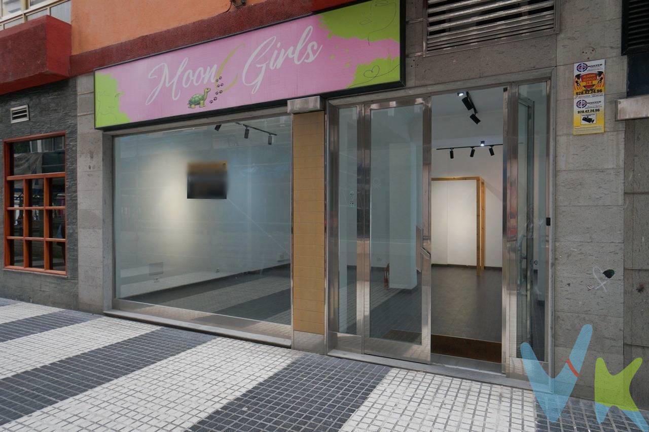 Se alquila local comercial completamente acondicionado en una de las mejores zonas comerciales de Mesa y López, en una calle tranquila y de alto tránsito. El local está listo para entrar a trabajar, con todas las instalaciones en perfecto estado. Cuenta con una iluminación en focos de alta calidad , tarima en perfecto estado, un  amplio probador, baño completo y una plaza de aparcamiento privada en el sótano del edificio para su comodidad. Ideal para cualquier tipo de negocio que busque visibilidad y comodidad en una ubicación privilegiada.  ¡No pierdas la oportunidad de establecer tu negocio en esta excelente zona!. . 
