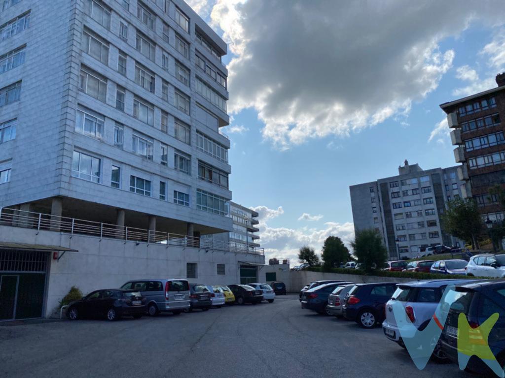 En calle Pérez Galdós se venden plazas de garaje individuales para coches, con buen acceso.   