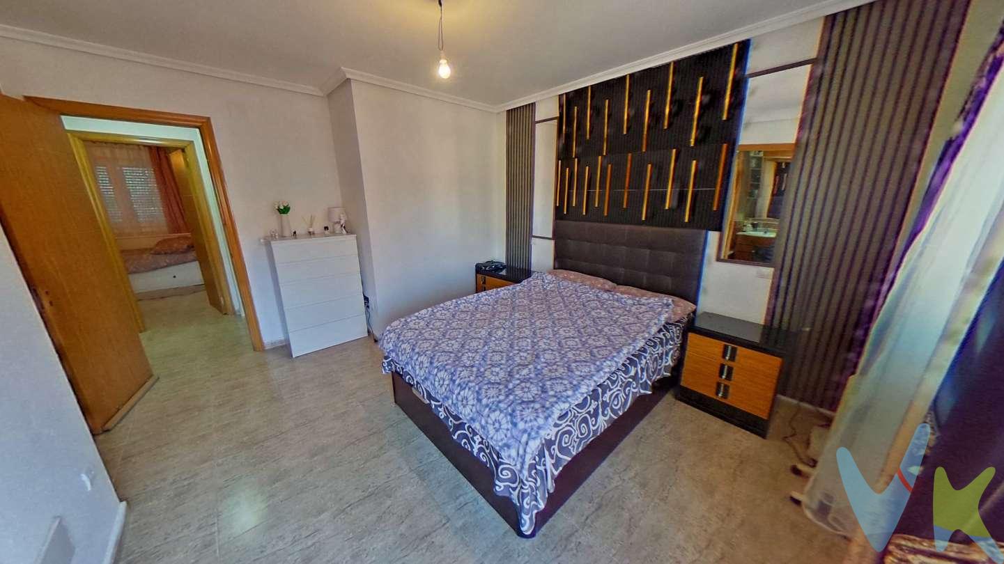 OPORTUNIDAD. Si quieres salir de Madrid y tener tu casa con una mínima inversión, esta es tu vivienda.
Chalet adosado en pueblo de 1800 habitantes con todos los servicios: Colegio publico, supermercados, guardería, farmacia, estanco, Centro de salud, etc.
La casa tiene 2 plantas:

Planta baja superficie 50m2 (Aprox): Garaje, cocina - comedor y aseo
Planta primera superficie 50m2 (Aprox): 3 dormitorios, 2 baños, uno con plato de ducha. Dormitorio principal tipo suite con baño completo, armario empotrado y terraza.
2 patios, delantero con superficie de 15 m2 y patio trasero con superficie de 30m2.  Patio terminado con césped artificial y pérgola de hierro con toldo plegable.

La vivienda se encuentra en buen estado a falta de terminar los tiradores de las puertas y la calefacción. Las ventanas están recién cambiadas por ventanas de aluminio con climalit de 2 cms con dos hojas abatibles. Tiene calefacción por radiadores eléctricos. 
Suelo de gres porcelánico y paredes pintadas en blanco gotelé.
Honorarios de intermediación inmobiliaria no incluidos en el precio.
Tenemos financiera. Consúltanos para ver tu viabilidad hipotecaria.
Información válida salvo error tipográfico.