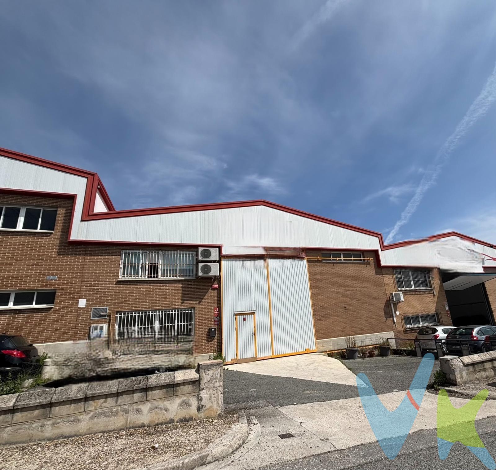 Si estás buscando una ubicación estratégica para tu empresa, en uno de los polígonos más demandados de la comarca de Pamplona, esta es tu oportunidad. Se vende magnífica nave industrial de 452 m² de planta, completamente reformada en 2022 con calidades impecables, lista para comenzar a trabajar desde el primer día. Ideal para cualquier tipo de actividad: logística, industria, almacén, distribución, oficinas o servicios. 🔹 Características destacadas:. 	•	452 m² de planta principal, totalmente diáfana y versátil. 	•	112 m² de aparcamiento, facilitando acceso y comodidad para clientes o trabajadores. 	•	90 m² de oficinas modernas: luminosas, funcionales y con imagen profesional. 	•	Zona de vestuarios, baños y comedor, diseñada para ofrecer confort al equipo humano. 	•	Instalaciones nuevas (eléctrica, iluminación, climatización, suelos, pintura, etc.) tras la reforma integral. 	•	Acceso excelente, tanto para vehículos ligeros como para camiones. 	•	Ubicada en el Polígono de Mutilva, uno de los más consolidados y cotizados del entorno empresarial navarro. ✅ Perfecta para:. 	•	Iniciar una nueva actividad sin necesidad de inversión adicional. 	•	Ampliar tu negocio en una ubicación estratégica. 	•	Cambiar de sede a un espacio moderno, eficiente y bien conectado. ⸻. No dejes pasar esta oportunidad única. Ponte en contacto para más información o concertar una visita. ¡Tu nueva sede te está esperando!
