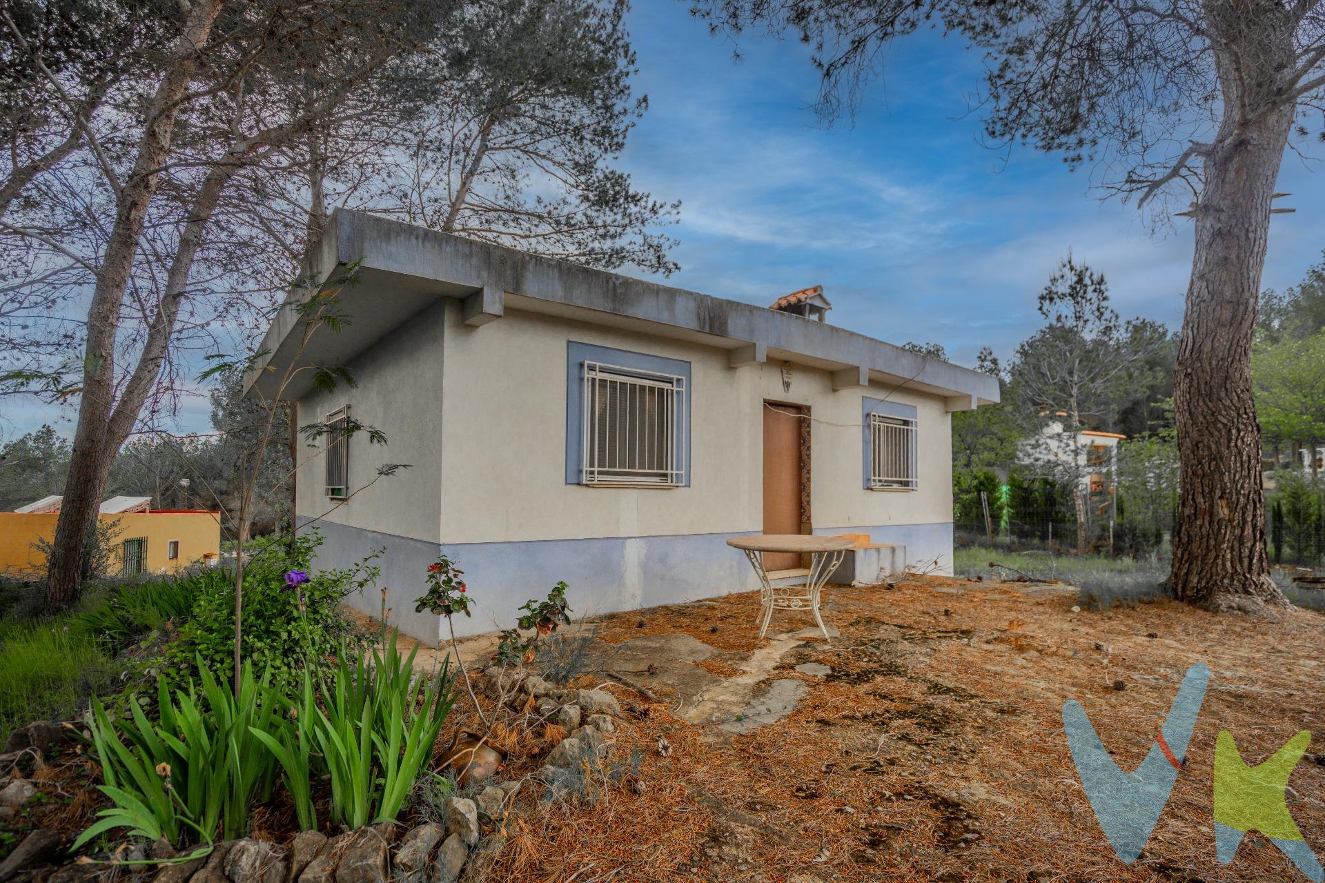 ** Rústico . ** No dispone de suministros de luz  ( no llega luz eléctrica a la zona )  y no hay suministro de agua. ** No financiable por entidad bancaria. . Escápate a la Naturaleza! Venta de Caseta en Jérica Novaliches . ¿Estás buscando un refugio en medio de la naturaleza para tus escapadas esporádicas, lejos del ruido y el estrés? Esta caseta en zona rústica de bosque en Jérica Novaliches es el lugar perfecto para desconectar y disfrutar de momentos únicos con amigos y familia. Características del Refugio:. En pleno corazón de un paraje natural, rodeado de bosques y montañas, ideal para tus días de descanso, sin las preocupaciones de la vida cotidiana. Caseta : Con 3 dormitorios, salón con cocina abierta y una chimenea para crear un ambiente cálido y agradable en las tardes frescas. Gran parcela: Disfruta de una amplia extensión de terreno para tus actividades al aire libre, paseos, o simplemente relajarte bajo el sol y la sombra de los árboles. Ideal para fines de semana y escapadas: Perfecta para aquellos que buscan una propiedad para disfrutar de días esporádicos de descanso, lejos del bullicio y rodeados de tranquilidad. ¿Por qué elegir esta caseta?. El escape perfecto: Disfruta de un entorno natural y relajante solo cuando lo necesites, sin la preocupación de mantener una vivienda permanente. Confort en plena naturaleza: Un espacio acogedor para disfrutar con los tuyos, en una ubicación que te conectará con la naturaleza. Ideal para tus momentos de desconexión: Perfecta para fines de semana, vacaciones o días de relax. ¡Haz de esta caseta tu lugar de descanso en el paraíso natural de Jérica Novaliches! Contáctanos para más detalles y agenda tu visita. * No dispone de suministros de luz y agua. ............................................................................................................................................................... Por mandato expreso del propietario, comercializamos este inmueble en exclusiva, lo que le garantiza el acceso a toda la información, a un servicio de calidad, un trato fácil, sencillo y sin interferencias de terceros. Por este motivo, se ruega no molestar al propietario, a los ocupantes de la propiedad o a los vecinos. Muchas gracias por su comprensión. Si usted es agente inmobiliario y tiene un cliente para este inmueble, llámenos: estaremos encantados de colaborar