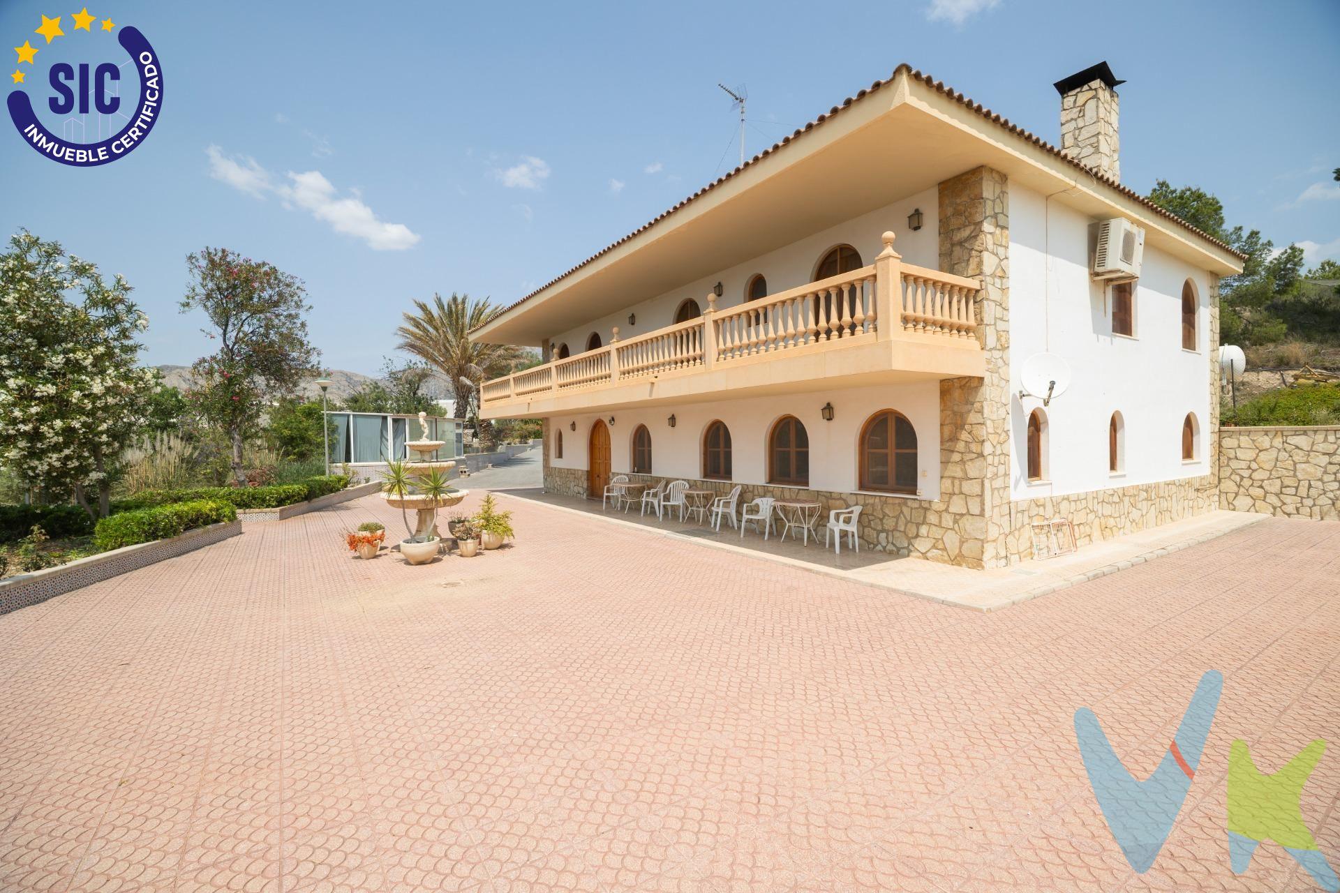 Chalet independiente con parcela y piscina climatizada en venta en Jijona (Alicante) – Zona Arrabal S.U. Ind S-IXA y Espart. Se vende espectacular chalet independiente de dos plantas en una amplia parcela rústica, ideal para quienes buscan privacidad, comodidad y naturaleza en un entorno tranquilo pero bien comunicado. Ubicado en la encantadora localidad de Jijona, famosa por su calidad de vida, su cercanía a la costa y su entorno natural privilegiado. Ubicación: Arrabal S.U. Ind S-IXA y Espart, Jijona (Alicante). ✅ Zona tranquila, rodeada de naturaleza. ✅ A solo 20-30 minutos de Alicante capital y las playas de la Costa Blanca. ✅ Pueblo con encanto, servicios básicos, gastronomía tradicional (famoso por su turrón), y buen acceso por carretera.  . CARACTERÍSTICAS PRINCIPALES DE LA VIVIENDA. •	Superficie construida: dos plantas. •	Parcela de aproximadamente 58.000 m² con olivares y árboles frutales. •	Piscina cubierta y climatizada (18 m x 8 m). •	Calefacción central por gasoil y radiadores de gas natural. •	Suelos de gres porcelánico, carpintería de madera maciza y techos de escayola. •	Acceso y vivienda adaptados para personas con movilidad reducida. •	Certificado energético en regla.  . Distribución:. Planta baja:. •	Gran salón con cocina integrada. •	2 baños completos. •	Despensa, bodega, cuarto de colada y baño adicional con ducha. •	Garaje cerrado y zona pavimentada para varios vehículos. •	Zona deportiva: pista de tenis, solárium y barbacoa independiente. Planta alta (con acceso también independiente):. •	Salón comedor con salida a amplia terraza con vistas a la montaña. •	Cocina comedor equipada. •	4 dormitorios con armarios empotrados. •	1 baño en suite con ducha de hidromasaje. •	Gran terraza con vistas despejadas.  . EXTERIORES Y EXTRAS. •	Jardines cuidados y zonas arboladas. •	Pozo de agua con aljibe propio y dos envases de riego. •	Depósito de gasoil. •	Trastero y plaza de garaje incluida en el precio. •	Vivienda de segunda mano en excelente estado, lista para entrar a vivir.  . Ventajas de vivir en Jijona. •	Entorno natural, ideal para desconectar sin alejarse de servicios y grandes núcleos urbanos. •	Clima mediterráneo suave durante todo el año. •	Excelente ubicación entre Alicante ciudad y el interior montañoso de la provincia. •	Ideal tanto como vivienda habitual como residencia vacacional o inversión rural.  . Si buscas una casa amplia, con terreno, piscina cubierta, privacidad y todas las comodidades, esta propiedad es una oportunidad única en Jijona. ¡Contacta para más información o concertar una visita!. La descripción del presente inmueble e imágenes tienen mero carácter informativo y en ningún caso carácter contractual, pudiendo ser modificados por la inmobiliaria comercializadora sin que ello implique responsabilidad alguna frente a terceros. En el precio de venta a público, esta propiedad NO incluye los gastos de adquisición (Notario, registro, gestión, honorarios, etc…).