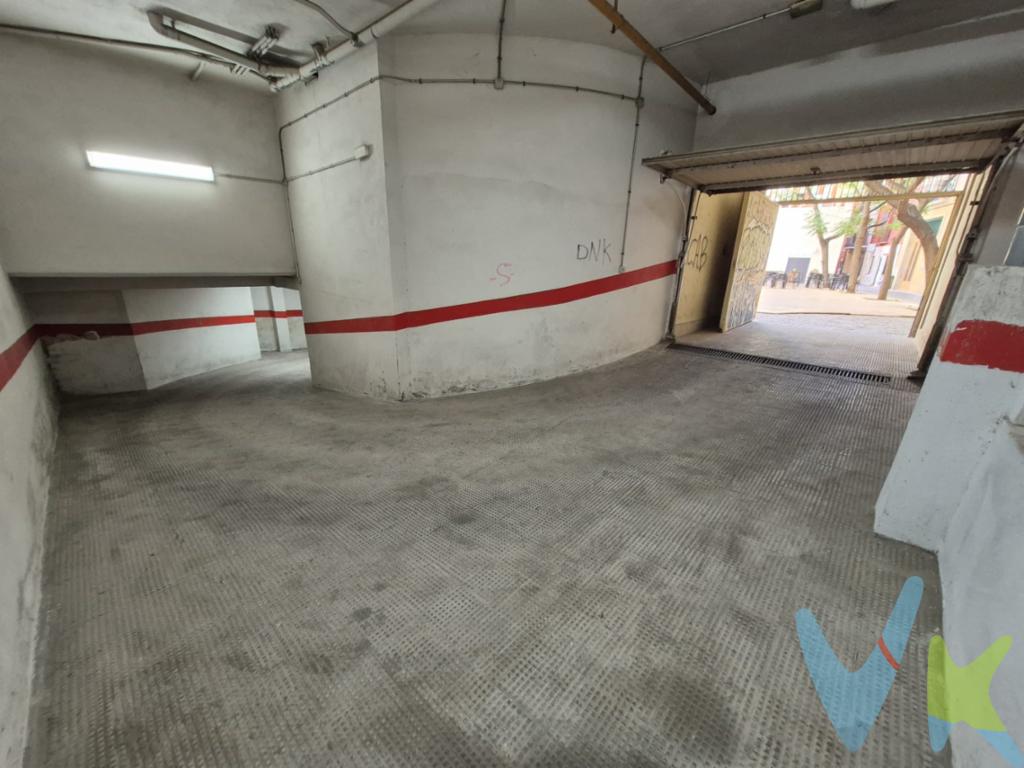 Te ofrecemos la posibilidad de comprar una plaza de parking para coche mediano en pleno Carmen, en la calle Corredores (perpendicular a la Calle Alta), en una zona donde cada vez es más complicado aparcar.Las dimensiones de la plaza corresponderían a un coche mediano/grande, pero hay una limitación en cuanto la maniobra que hay que hacer para poder aparcar, ya que el pasillo de acceso mide 3,3 m.Se accede con llave, no hay mando eléctrico. Si deseas probarla, no lo dudes: llámano. Te la enseñaremos con mucho gusto.  *Gastos e impuestos no incluidos en el precio.*Este anuncio tiene carácter meramente informativo.De haber un plano, este será puramente orientativo y no vinculante.  