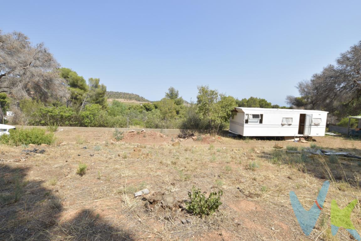 ¿Eres de los que buscas un \"trosset\" para desconectar del día a día o de los ruidos? Tenemos algo para enseñarte que te puede acoplar. Parcela de más 700m2  con un \"mobile home\", caravana estática, para disfrutar de tu tiempo libre en familia y mascotas. Lo mejor los exteriores, naturaleza en estado puro, brisa y ventilación 360º. El cantar de los pájaros será tu único vecino en un entorno idílico para los amantes de la naturaleza que buscan escapar de la ciudad, del tráfico y del estrés laboral. La caravana de segunda mano, cuenta con 1 habitación, 1 baño y una zona de estar. La parcela situada suelo rústico está vallada, tiene dos acciones y no cuenta con fosa séptica, pendiente de realizar. Los municipios más próximos son Rafelbunyol, Puzol y Náquera, todos, aproximadamente, a 15 minutos de la propiedad en donde podrás abastecerte de todo lo necesario. ¿Quieres más información? Llámanos y hacemos realidad tu válvula de escape para los amantes de la naturaleza, del deporte al aire libre y de la desconexión total. ¿Te gustaría enterarte en primicia de nuestros inmuebles en alquiler y venta? En VIVEKU.ES los publicamos con unos días de antelación.Contamos con 30 años de experiencia acreditada y nuestro objetivo es garantizarle un servicio de compra humano, ético, de calidad, fácil y seguro. Nuestro equipo lo integran agentes con la titulación AIR (Agente Inmobiliario Registrado) y Agentes Certificadores de la categoría Premium en certificación de inmuebles y debidamente registrados en el Registro de Agentes de Intermediación de la CV (RAICV 0743). Consulte en nuestras reseñas de Google lo que opinan los clientes que ya han trabajado con nosotros.El precio NO incluye: Impuestos, gastos de Notaría, registro y honorarios de inmobiliaria. 