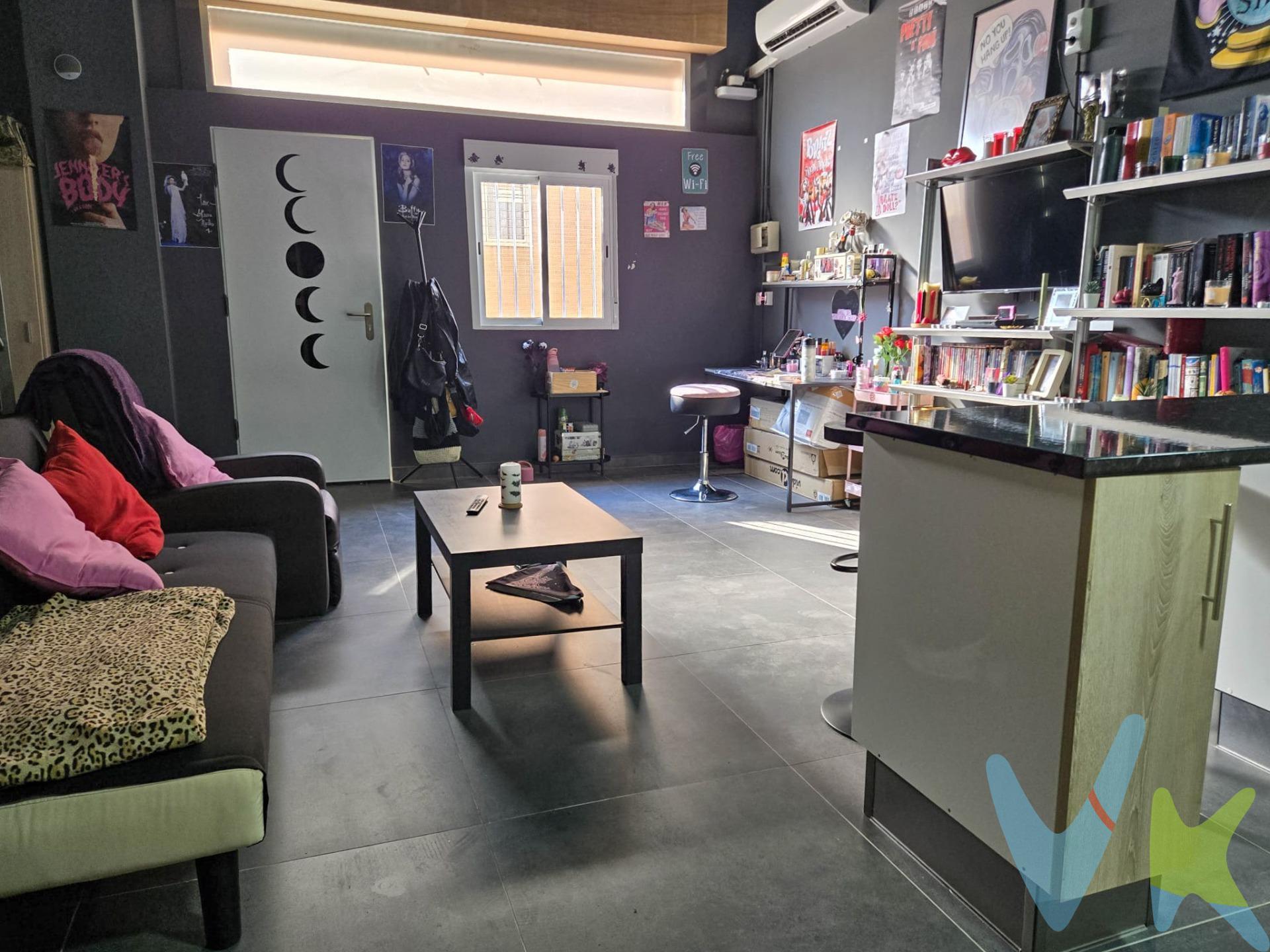 ESTUDIO EN VENTA - PUERTO SAGUNTO CENTRO. Tu primer hogar cerca de la playa. Estudio moderno en planta baja, perfecto para comenzar una nueva etapa. Ubicado en el centro de Puerto Sagunto, en edificio contemporáneo. ✓ Cocina completa para preparar tus comidas. ✓ Baño privado  . ✓ Salón luminoso para relajarte. ✓ Altillo con espacio adicional - perfecto como dormitorio o zona de estudio. ✓ A menos de 3 km de la playa. Lo que te va a encantar:. - Zona céntrica con vida y movimiento. - Transporte y servicios a pie de calle. - Espacios bien distribuidos y funcionales. - Edificio moderno y bien mantenido. - La playa a un paso en bici. *Uso actual comercial con posibilidad de cambio a residencial (trámites por cuenta del comprador). Un espacio que se adapta a tu estilo de vida, con todo lo necesario para empezar esta aventura. La descripción del presente inmueble e imágenes tienen mero carácter informativo y en ningún caso carácter contractual, pudiendo ser modificados por la inmobiliaria comercializadora sin que ello implique responsabilidad alguna frente a terceros. En el precio de venta a público, esta propiedad NO incluye los gastos de adquisición (Notario, registro, gestión, honorarios, etc…). 