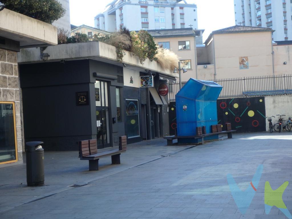 Quieres iniciar tu actividad empresarial en una excelente ubicación en la zona de San Juan??, Travesía de Bayona, este local comercial en Pamplona - Iruña se presenta como una buena oportunidad para emprendedores y profesionales. Tiene una superficie total construida de 105 m² y útil de 95 m². Puedes ejercer cualquier actividad menos hosteleria porque no tiene salida de humos. Dispone de un sobre piso, que se puede utilizar de almacén. El inmueble se encuentra en buen estado, listo para que lo adaptes a tu actividad sea comercial o servicios profesionales, o atencion a clientes...  Por su ubicación es ideal para despachos profesionales, consultas médicas o estéticas, como consulta nutricionista, fisio, profesores particulares, consulta veterinaria, profesor yoga o pilates, salón para teatro, etc...dispone de dos aseos. A 10 metros de la Avda Bayona con gran transito de personas, cerca del centro de Pamplona, cerca de juzgados, parques.
En el precio NO están incluidos gastos impuestos, notaría y registro.
