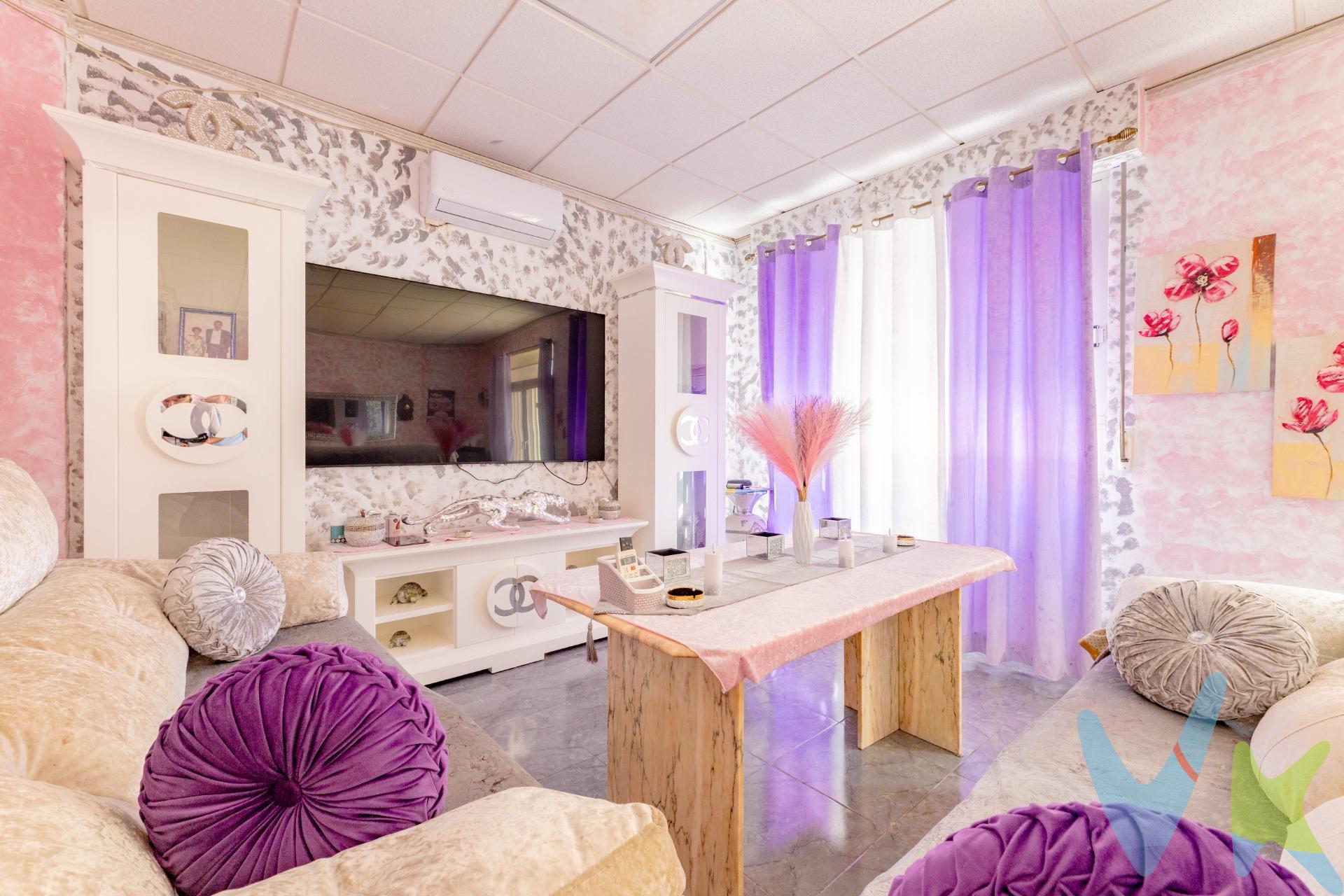 Vivienda en planta baja en excelente estado de conservación, ideal para quienes buscan COMODIDADy funcionalidad en una sola planta. La propiedad dispone de un amplio espacio abierto de salón-cocina, perfecto para disfrutar del día a día y de reuniones en familia o con amigos, ofreciendo una ESTANCIA MODERNA, práctica y acogedora. Cuenta con dos habitaciones de buen tamaño, pensadas para garantizar el descanso y la PRIVACIDAD, con posibilidad de hacer 1 habitación más Destaca especialmente la habitación principal, que dispone de baño en suite equipado con JACUZZI, aportando un EXTRA de confort y bienestar dentro del hogar. La vivienda dispone además de un segundo baño completo, lo que aporta mayor comodidad tanto para residentes como para invitados, así como un práctico cuarto húmedo, ideal como zona de lavandería, ALMACENAJE o apoyo doméstico. En el exterior, la propiedad ofrece un fantástico SOLARIUM un espacio perfecto para relajarse, tomar el sol o disfrutar de agradables momentos al aire libre durante todo el año. La descripción y los datos del inmueble tienen carácter informativo y en ningún caso contractual. En el precio de la vivienda no están incluidos los gastos de compraventa y / o financiación u honorarios de la agencia. La finca registral y catastral no están coordinadas. . Por mandato expreso del propietario, comercializamos este inmueble en exclusiva compartida, lo que garantiza un servicio de calidad, un trato fácil y personalizado, una gran difusión en nuestras redes compartidas y sin interferencias de terceros. Por este motivo se ruega no molestar al propietario a los ocupantes de la propiedad, a los vecinos o conserjes del edificio si los hubiera. Si eres una agencia, llámanos y colaboraremos contigo.