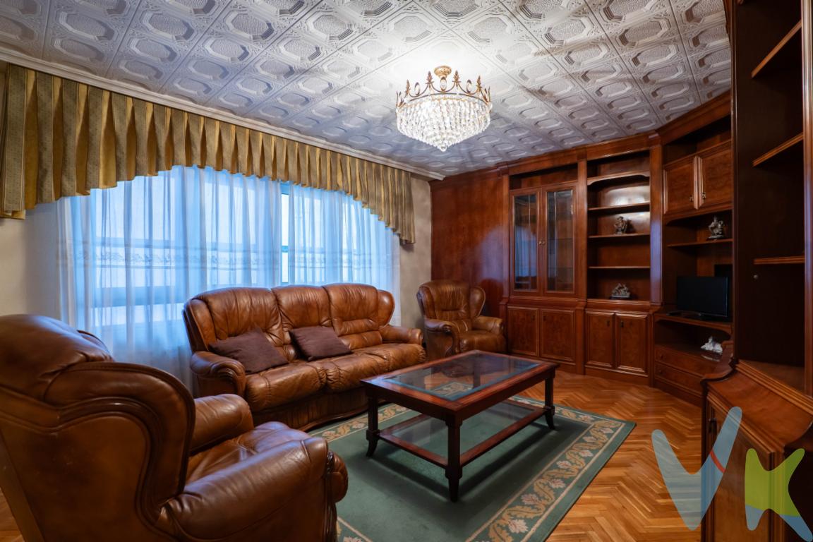 Piso amplio y luminoso, exterior, con cuatro dormitorios y dos baños. Las fachadas, la cubierta y el portal han sido rehabilitados recientemente, por lo que el edificio se encuentra en perfecto estado.Situado a escasos minutos a pie de la playa de Poniente, en una zona tranquila y muy bien comunicada. En el entorno encontrarás todos los servicios necesarios: supermercados, colegios, transporte público, tiendas y agradables zonas para pasear.Un hogar cómodo y funcional, con espacio suficiente para una familia o para quienes buscan vivir con amplitud y luz natural. Ideal para disfrutar del día a día sin depender del coche y con el mar siempre presente.Un lugar para vivir con calma, comodidad y calidad, sin complicaciones. Se informa a los interesados que el precio de venta indicado no comprende los honorarios de la agencia inmobiliaria, el Impuesto de Transmisiones Patrimoniales (ITP) ni los gastos asociados a la compraventa (notaría, registro de la propiedad y otros)