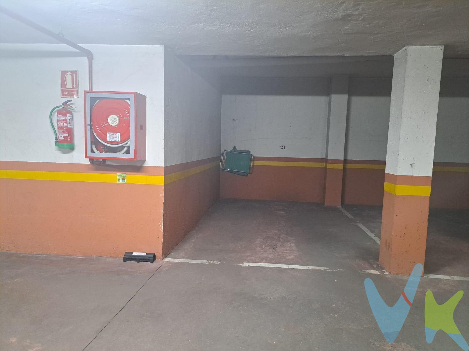 ¡Oportunidad en la Plaza Santo Cristo! Plaza de parking de 26 m² en una ubicación privilegiada. ¿Buscas comodidad y seguridad para tu vehículo? Esta amplia plaza de parking de 26 m² en la céntrica Plaza Santo Cristo es la opción perfecta. Con un acceso fácil y cómodo, cuenta además con un sistema de mando a distancia en la puerta para mayor conveniencia y seguridad. Ubicada en una zona estratégica, cerca de comercios, servicios y con excelente conexión, esta plaza es ideal para quienes valoran la practicidad y la tranquilidad. ¿Quieres más información o concertar una visita? ¡Contáctanos y no dejes pasar esta oportunidad!. . Disponemos del Documento Informativo Abreviado de la propiedad (D. I. A), según Decreto 218/2005, de 11 de octubre. La Agencia Inmobiliaria también dispone de Seguro de Caución, para la garantía y protección de las cantidades económicas entregadas como señal para la reserva de una vivienda. De acuerdo con lo prevenido en el Decreto 218/2005, de 11 de octubre, se informa al cliente que los Gastos Notariales, Registrales, impuesto de transmisiones (ITP), Honorarios de intermediación, Gastos financieros, y otros gastos inherentes a la compraventa no están incluidos en el precio. 