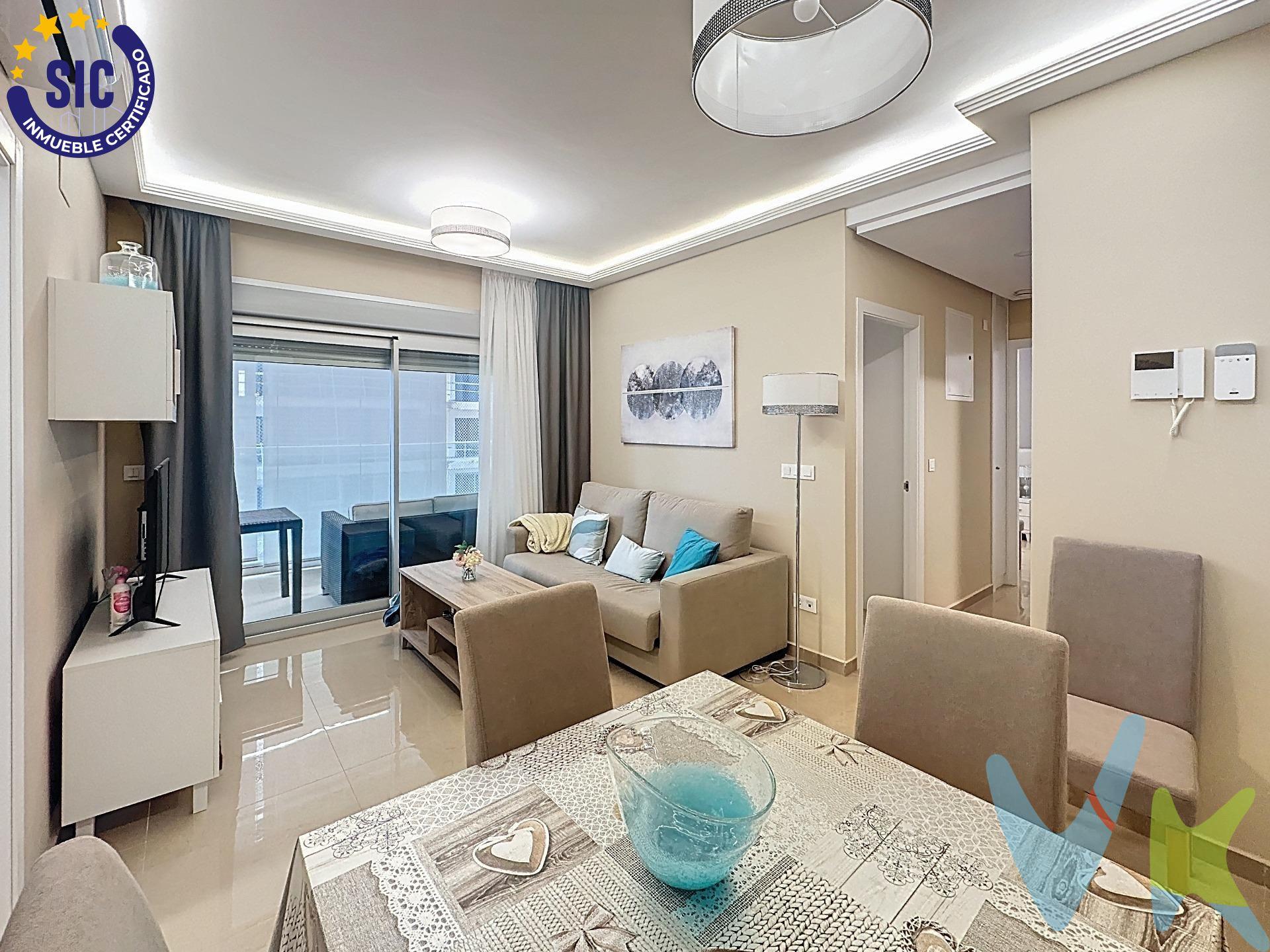 Ubicado en la zona más tranquila y exclusiva de Cabanes (Marina d'Or Norte), este apartamento representa una oportunidad excepcional tanto para quienes buscan un refugio familiar frente al Mediterráneo como para inversores que exigen activos de alta calidad y bajo mantenimiento. Adquirida en 2023 y mantenida completamente a estrenar, la propiedad destaca por una construcción moderna y sostenible que garantiza el máximo confort y una revalorización segura a largo plazo. Por qué destaca esta propiedad:. Vistas y Bienestar: Su terraza privada ofrece maravillosas vistas al mar, convirtiéndose en el espacio ideal para el disfrute en familia bajo el clima privilegiado de la Costa de Azahar. Eficiencia Energética Superior: Con una Calificación Energética A, es uno de los inmuebles más eficientes de la zona. Esto se traduce en un ahorro drástico en facturas y un valor diferencial para el mercado inversor. Servicios de Lujo: El residencial cuenta con instalaciones de primer nivel diseñadas para todas las edades: piscina, jacuzzi, zonas infantiles y áreas recreativas. Todo Incluido: La propiedad se transmite con plaza de garaje y un trastero como anejo inseparable, ofreciendo una solución integral de almacenamiento y aparcamiento. Una pieza inmobiliaria impecable, lista para entrar a vivir o para rentabilizar de inmediato en el segmento más exclusivo de la zona. VENTA:. PVP 300.527€. Gastos e impuestos no incluidos en el precio. La compra conlleva impuestos y gastos de formalización para el comprador. A título orientativo se informa que en segundas transmisiones el ITP con carácter general en Valencia es del 10%, pudiendo existir otros tipos impositivos atendiendo a las circunstancias personales del comprador u otras circunstancias previstas legalmente. Base imponible del impuesto el mayor valor entre el precio de compraventa, la tasación o el valor de referencia catastral. En cuanto a los gastos de notaría y registro, en su caso, suelen oscilar aprox. entre 1,5% y 2,5% (aranceles variables según precio, n.º de copias y complejidad). El comprador elige notario. Si el comprador precisase de hipoteca: tasación, condiciones y costes bancarios serán según entidad elegida por el comprador, así como los gastos de gestoría, y cualesquiera otros gastos inherentes a la formalización de la compraventa que legalmente correspondan a la parte compradora, salvo pacto expreso en contrario con el vendedor. El consumidor tiene, conforme a la normativa vigente, a su disposición información y documentación adicional relativa al inmueble y condiciones de la compraventa, que podrá ser consultada en C/Joaquín Costa 4, bajo 46005 Valencia o urbe2@remax.es. Honorarios de mediación inmobiliaria a cargo del COMPRADOR: (3% del precio final de venta más IVA (21%), salvo otro pacto.); y de VENDEDOR (según acuerdo con el mismo). Se informa al consumidor que la agencia actúa como intermediaria inmobiliaria en la operación, estando cualquier eventual compraventa y sus condiciones sujeta a la aceptación expresa del propietario-vendedor y a la posterior formalización del correspondiente contrato.