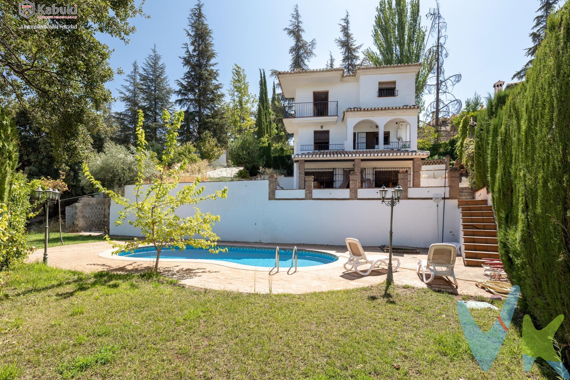 En una urbanización tranquila en la montaña, rodeada de naturaleza y bañada por abundante luz natural, se encuentra esta impresionante casa de tres plantas, diseñada para ofrecer el máximo confort y elegancia. . Al entrar, serás recibido por una amplia entrada que te lleva a una cocina independiente, perfecta para los amantes de la gastronomía, un baño completo y un dormitorio principal que destaca por su acogedora chimenea y acceso a una terraza privada, ideal para disfrutar de momentos de relajación al aire libre. La planta baja es un verdadero oasis, con un salón que cuenta con una estufa de leña y un amplio ventanal que inunda el espacio de luz y ofrece vistas directas al jardín, donde se encuentra una piscina privada que promete refrescantes chapuzones en los días cálidos. Además, esta planta incluye un práctico lavadero con caldera y otro baño. La segunda planta alberga tres amplios dormitorios adicionales con vistas a la montaña, todos ellos con suelos de baldosa de barro que aportan un toque rústico y elegante, y un baño completo. Las ventanas de madera con doble acritalamiento y la calefacción por gasoil aseguran un ambiente cálido y acogedor durante todo el año. Con paredes lisas y lista para entrar a vivir, esta casa es el refugio perfecto para aquellos que buscan combinar la tranquilidad de la montaña con el confort de un hogar moderno. . ¡No dejes pasar la oportunidad de hacer de este paraíso natural tu hogar ideal!. *** El PVP indicado no incluye impuestos ni gastos de Escritura. Honorarios de agencia no incluidos. *** Las superficies expresadas en esta página tienen carácter descriptivo y son aproximadas. *** Los precios pueden ser susceptibles de modificación sin previo aviso. *** Esta vivienda se vende sin muebles.