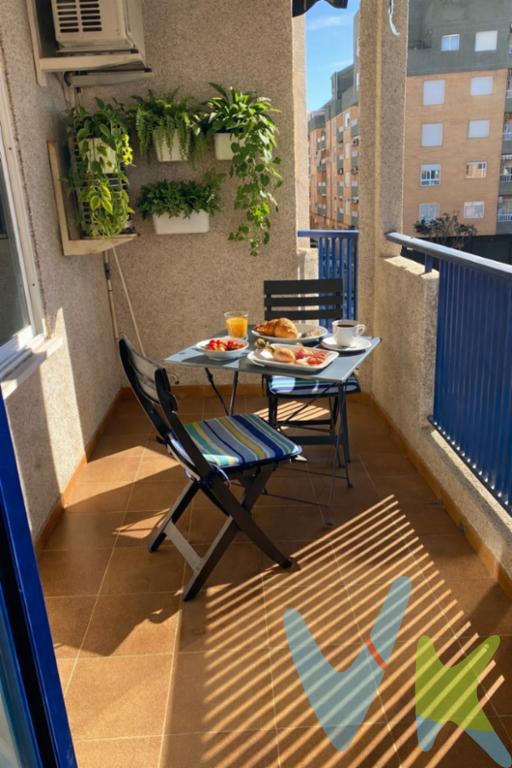 ¡PISO MUY CERCA DE LA PLAYA, y cerca de todos servicios, amueblado. VISTAS AL MAR LATERALES Y AMPLIO BALCÓN. Este piso reúne las condciones perfectas para ser tu HOGAR, o para destinarlo a vivienda de vacaciones, como prefieras. Se trata de un acogedor piso muy bien conservado, con 2 dormitorios , 1 baño, cocina independente con galería y salón, tiene un amplio balcón con salida desde el salón, con vistas despejadas a una plaza y muy luminoso. Tiene split de aire acondicionado en el salón y en el distribuidor de los dormiitorios. Se vende amueblado y con electrodomésticos, no necesitarás nada más que tu maleta para poder empezar a vivir en él. No esperes, y ¡VEN A VERLO! El municipio cuenta con todas las comodidades para vivir durante todo el año con toda clase de servicios ( hospital, centros comerciales, cines...). Esta población esta próxima de los centros urbanos como Canet d´en Berenguer, Sagunto y a 23 Km de Valencia. . Características del piso:Vistas despejadas: Disfruta de vistas despejadas a una plaza con árbolesAmplio salón: El espacio está muy aprovechado, la zona de estar es amplia, y tiene muchísma luz.Orientación perfecta para aprovechar la luz natural: Este piso tiene orientación sur. LUZ y VENTILACIÓN.Ubicación inmejorable: Rodeado de todos los servicios, y a un paso de la playaMejoras importantes: El piso ha sido reformado, tiene doble ventana con cristal climalit, puertas nuevas de estilo moderno y cocina y baño de diseño y muy funcional.Este también es el lugar perfecto para aquellos que buscan una excelente inversión en una de las zonas más deseadas de Puerto de Sagunto.No dejes pasar esta oportunidad de hacer realidad tus sueños en un entorno costero inigualable.Te invitamos a venir a verlo cuanto antes, ¡LLÁMANOS Y QUEDAMOS ANTES DE QUE SE TE ADELANTEN! * En INMOBILIARIA GRUPO YP estamos registrados como Agentes de Intermediación Inmobiliaria de la Comunitat Valenciana con Número de registro RAICV 3463, y cumplimos con todos los requisitos que debe tener un profesional del sector inmobiliario.*Por mandato expreso del propietario, comercializamos este inmueble en exclusiva, lo que le garantiza el acceso a toda la información, a un servicio de calidad, un trato fácil, sencillo y sin interferencias de terceros. Si usted es agente inmobiliario y tiene un cliente para este inmueble, llámenos estaremos encantados de colaborar.*El precio indicado no incluye gastos ni otros conceptos. A tal efecto, se informa que al referido precio habrá que añadirle los gastos propios de la transmisión inmobiliaria, entre los que cabe enumerar los siguientes: honorarios notariales, impuesto al que se encuentre sujeta la transmisión (Impuesto sobre el Valor Añadido o Impuesto sobre Transmisiones Patrimoniales y Actos Jurídicos Documentados, según el caso), gastos de inscripción en el Registro de la Propiedad y honorarios de intermediación de la agencia inmobiliaria (3%+iva).Este anuncio es meramente informativo, en ningún caso los textos, fotos, imágenes o cualquier otro contenido del presente anuncio tienen carácter contractual. 