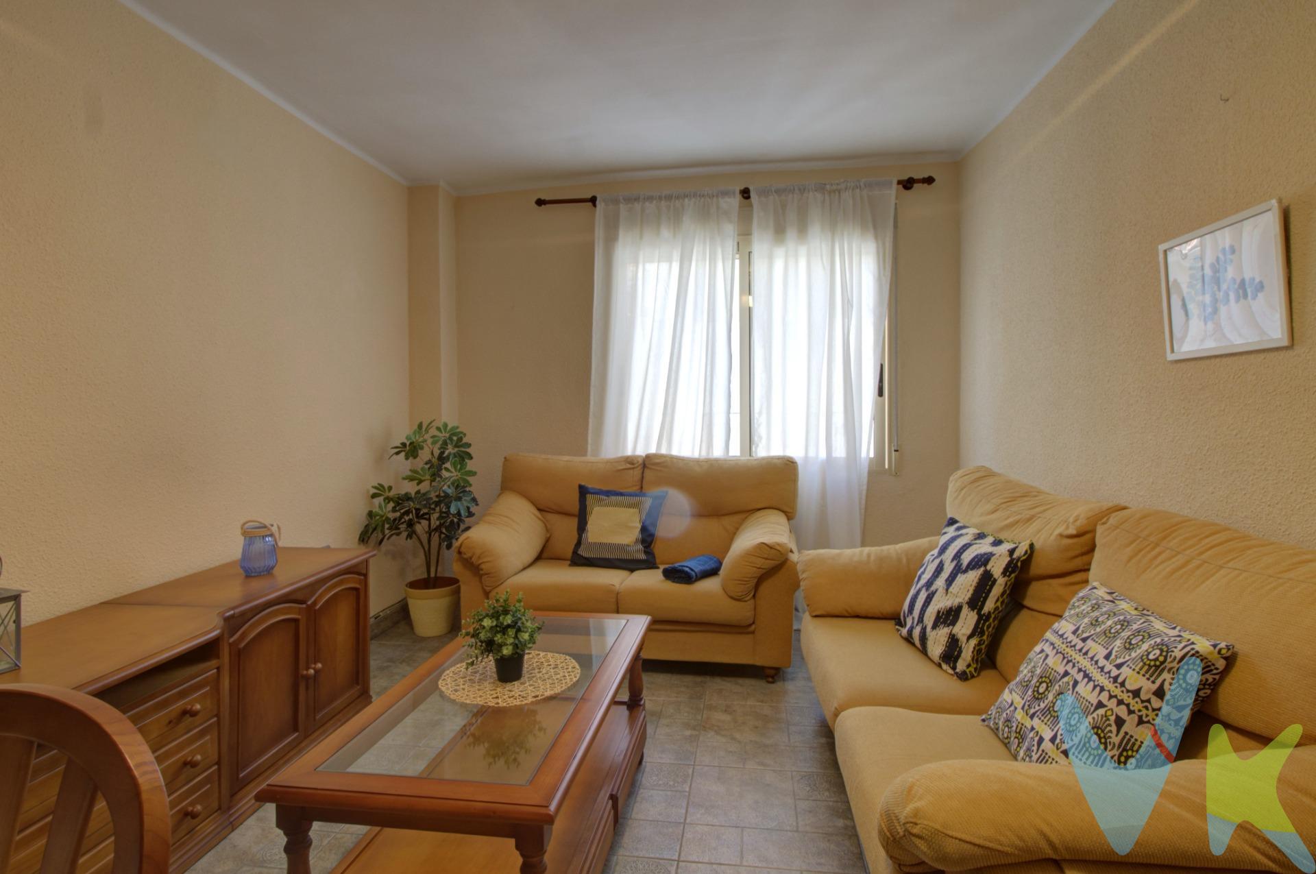Este atractivo piso en la primera planta se caracteriza por su abundante luz natural y distribución funcional. Cuenta con dos habitaciones dobles, ideal para familias o como espacio de trabajo, además de una habitación sencilla que ofrece versatilidad adicional. El baño está convenientemente ubicado y garantiza privacidad. La cocina independiente ha sido reformada recientemente, lo que proporciona un ambiente moderno y acogedor; el salón comedor contiguo permite disfrutar de momentos agradables en compañía mientras goza del confort del hogar. Todas las estancias dan al exterior, asegurando ventilación e iluminación durante todo el día. A destacar también los bajos gastos comunitarios y las carpinterías metálicas recién cambiadas que aportan eficiencia energética a la propiedad. Situado estratégicamente cerca de supermercados, centro médico y farmacias entre otros servicios esenciales hacen este apartamento aún más atractivo para quienes buscan comodidad sin sacrificar calidad. Los impuestos, gastos de notaría, registro y honorarios de agencia no están incluidos en el precio de venta. Almenara, estratégicamente ubicada entre Castellón y Valencia, ofrece fácil acceso desde la autovía A10 o la N-340. Destaca por su estación de ferrocarril en la línea Valencia-Barcelona, con frecuentes trenes de cercanías. A solo 4 km, la cautivadora playa Casablanca te espera con suave arena dorada y grava. Sumérgete en el clima mediterráneo y variado paisaje de Almenara, desde montañas hasta marjales, arrozales, lagunas y playas. Explora el núcleo urbano junto a la montaña del castillo, rodeado de huertos de naranjos. No te pierdas el Museo del Molí y el Llavaner, joyas históricas, ni el hermoso paraje natural de los Estanys, hogar de diversas especies de aves. La playa de Almenara, galardonada con la Bandera Azul, invita a relajarte en su suave arena y disfrutar de chiringuitos y heladerías en primera línea de playa. Saborea la oferta . gastronómica del pintoresco barrio marítimo. Descubre Almenara, un destino donde naturaleza, historia y playas se fusionan en armonía. Adéntrate en la belleza oculta de esta joya en la costa mediterránea. Para mayor seguridad en la compraventa, todas nuestras viviendas poseen FICHA DE CERTIFICA-CIÓN DE INMUEBLES registrada por la Asociación de Inmobiliarias de la Comunidad Valenciana ASICVAL. Antes de comprar o de entregar las arras, pida el Certificado de la vivienda para estar seguro y tranquilo sobre la situación legal, urbanística y de cargas de la misma. 