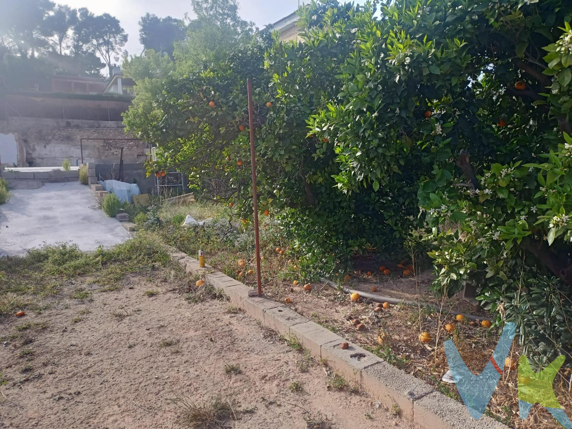 Estupendo solar  de 612m en zona urbanizable muy cerca de la urb. El bosque. Está situado a 100m de supermercados, bares, parada de bus y a 15 min del centro de Valencia. Se encuentra preparado para ubicar en él una casa prefabricada o cualquier otro tipo de estructura móvil ya que el terreno está hormigonado y listo para ello. Además, cuenta con piscina, zona de huerto y se encuentra totalmente vallado. Piensa en tu casita de campo a un precio excepcional. No te lo pienses mucho que vuela!!. La venta de esta vivienda se gestiona mediante contrato de EXCLUSIVA COMPARTIDA por lo que se trabaja con más de 150 Inmobiliarias. Los gastos de la venta tales como notaría, registro y honorarios no están incluidos en el precio. INMUEBLE SUJETO A PERIODO DE TRASPARENCIA. .  . 