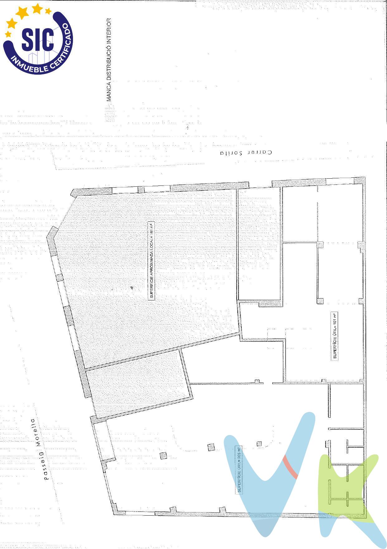 ¿Buscas un local versátil, bien ubicado y listo para arrancar tu negocio? Este amplio local comercial de 450 m² útiles es tu mejor opción. Distribuido en tres espacios independientes, cada uno con su propia entrada, se adapta perfectamente a cualquier actividad comercial. ✔ Antigua oficina bancaria totalmente equipada, con cristal de seguridad. ✔ Cafetería con acceso directo desde Paseo Morella: ideal para atraer tráfico peatonal y vehicular. ✔ Espacio diáfano con entrada por calle Zorita: perfecto para almacén, showroom o sala polivalente. Su ubicación privilegiada, gran altura interior y posibilidad de adecuación lo convierten en una inversión inteligente para empresarios exigentes. 📍 Ya sea para montar oficinas, comercio, hostelería o dividir y rentabilizar por partes, este local se adapta a ti. 💬 ¡Ven a visitarlo y descubre todo su potencial! Te encantará. Este inmueble es en exclusiva, con lo que le facilitamos cualquier información sobre la vivienda. Por este motivo, solicitamos no molesten al propietario, ocupantes de la propiedad, vecinos o conserje de la comunidad. En todos los casos los precios expuestos son más impuestos y gastos derivados de la transmisión del inmueble. . 