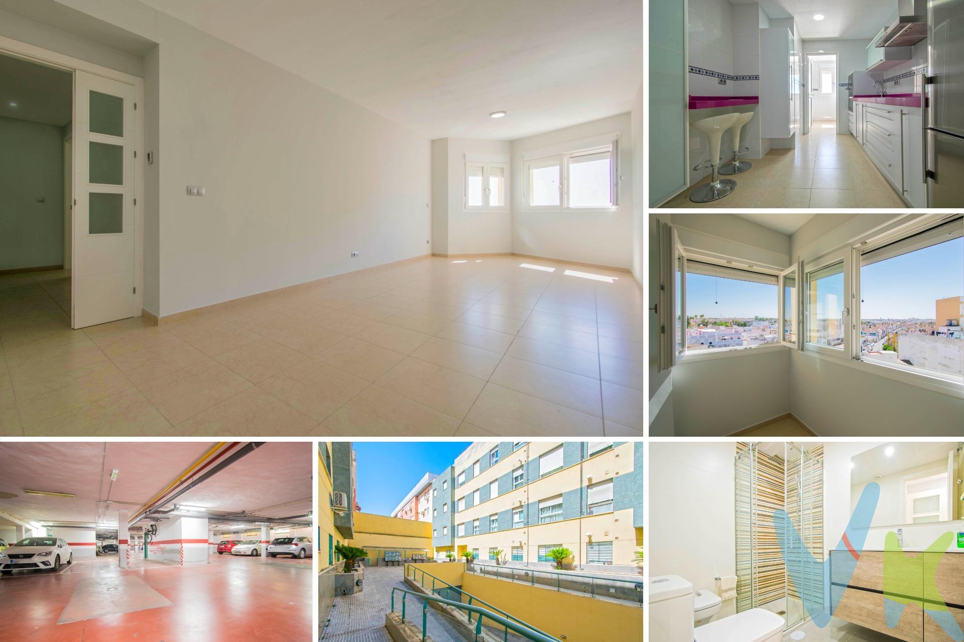 Gran oportunidad!! Estupendo piso listo para entrar en Dos Hermanas, en la Pólvora!!!. Amplio exterior y muy luminoso. El inmueble dispone de 79m2 construidos con muy buena distribución. El salón es independiente, muy amplio y luminoso. La cocina, también independiente, se encuentra amueblada y equipada con electrodomésticos, de elegante diseño, en tonos blanco y buganvilla, con práctico lavadero. El piso dispone de dos dormitorios exteriores, el principal con armario empotrado y un baño completo, con placa de ducha. Las ventanas son de PVC lacado en blanco, las puertas de madera, también lacada en blanco y el suelo de gres. Se encuentra climatizado con aire centralizado frío/calor y dispone de plaza de garaje. Bloque con ascensor y azotea. Situado en recinto cerrado con zona común de acceso a garajes y patio central de acceso a las viviendas. Muy bien situado, junto comercios, colegios, zonas infantiles...Solicite más información sin compromiso!!!. . Informamos a nuestros clientes compradores que el precio de venta no incluye lo siguiente: Honorarios de la agencia inmobiliaria, Impuestos (I.T.P., I.V.A. o A.J.D., en su caso) ni otros gastos de la compraventa (gastos de Registro de la Propiedad, Notaría, Gestoría ni de posible Financiación). Documento D.I.A. a disposición del consumidor según Decreto 218/2005 Junta de Andalucía. 