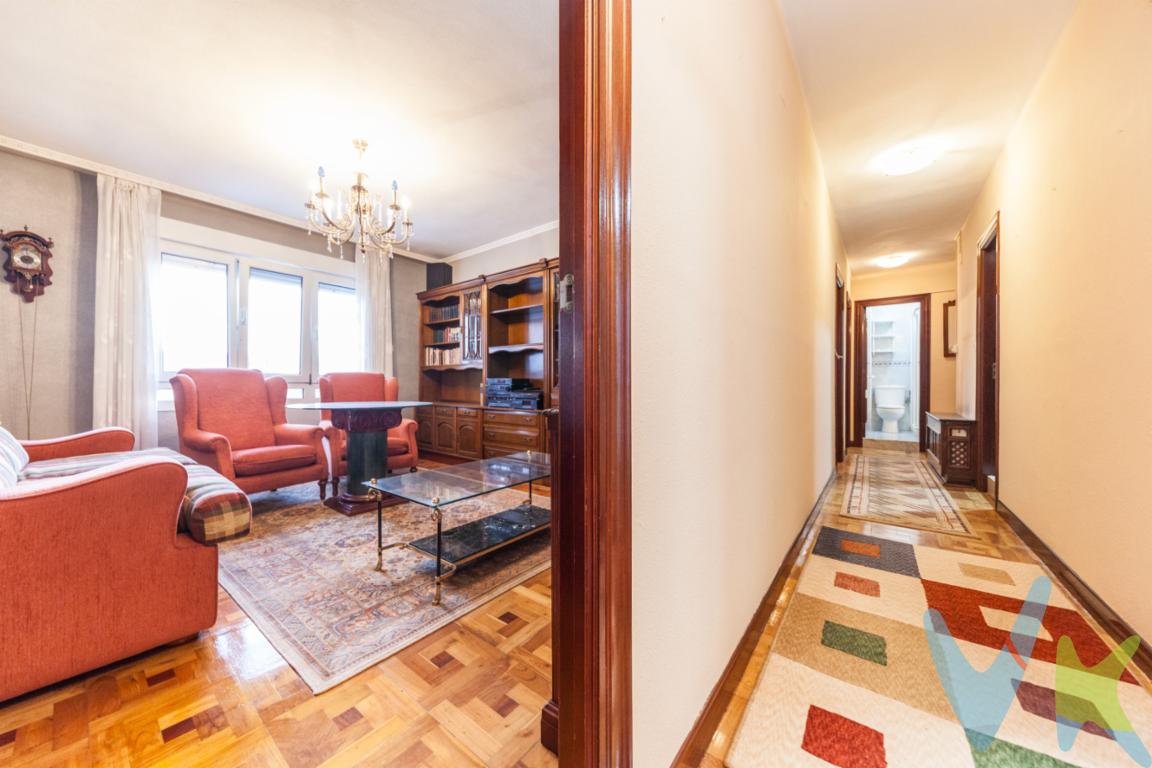 Situado en pleno centro de Gijón, y al lado de la playa de San Lorenzo , y de la Plazuela de San Miguel, presentamos esta bonita vivienda de 3 dormitorios, 2 baños, despensa  y cocina.Zona muy demandada,  ideal  para quien busca vivir en el corazón de la ciudad, con todas las comodidades, supermercados, colegios, centro de salud. Es un piso situado en la séptima planta de un bonito edificio, con lo que destacamos  la luz natural en todas las estancias.Con una distribución muy cómoda, pues nada más entrar nos encontramos con la zona de dia,  un salón con mucha luz natural  , cocina con electrodomésticas .3 amplias  habitaciones , una de ellas tiene un armario empotrado muy grande  con mucho servicio de almacenamiento.También tiene una cómoda despensa , y dos baños , uno de ellos con ventana.Si estás buscando vivir en el  centro , esta vivienda puede ser tu futuro hogar.Llámanos,  estaremos encantados de poder ir a visitarla contigo.En el precio no están incluidos,  ni  los gastos de Notaría, ni   Registro de la Propiedad, ni los impuestos de trasmisiones Patrimoniales.  