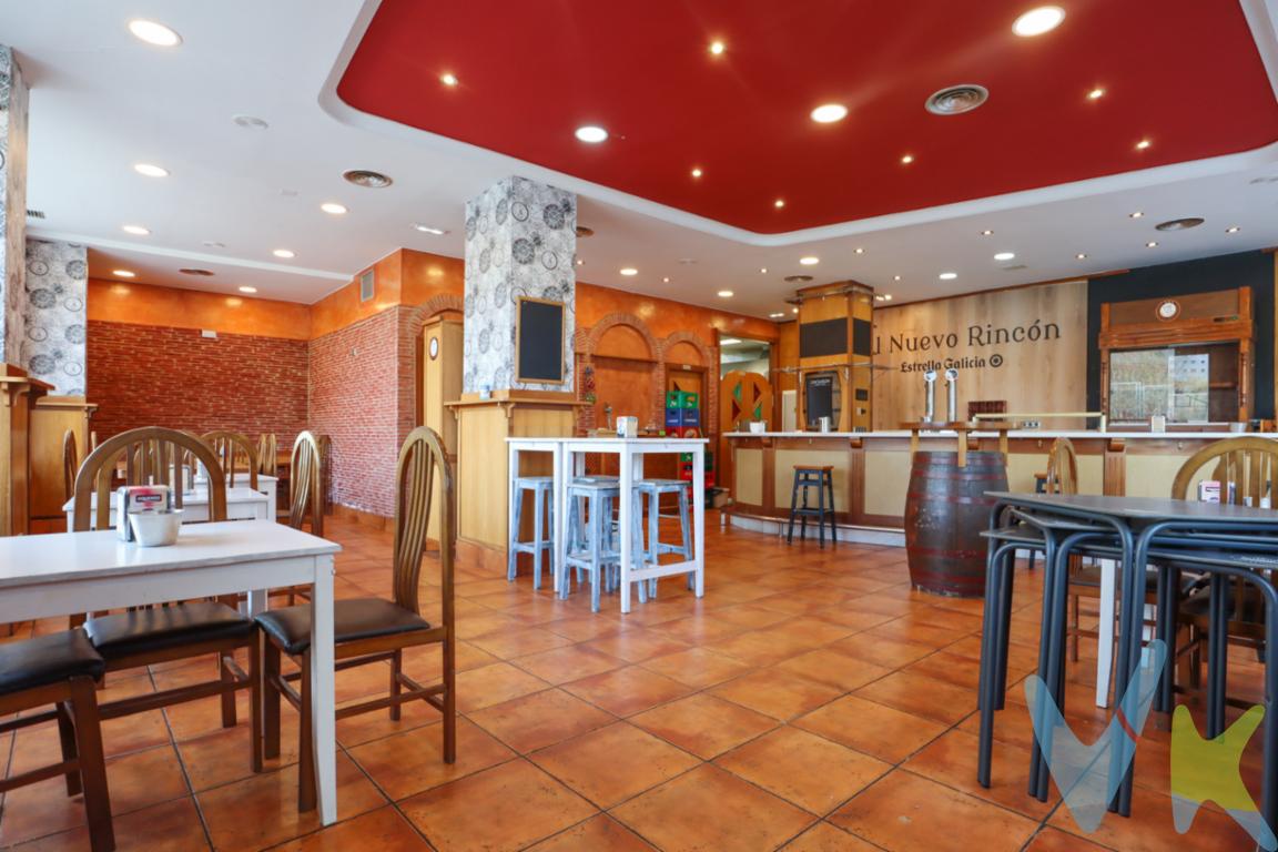 OPORTUNIDAD ÚNICA! LOCAL TOTALMENTE INSTALADO EN UBICACIÓN ESTRATÉGICASi buscas el lugar ideal para tu negocio gastronómico o cualquier otro proyecto, este espectacular local CON LICENCIA EN VIGOR, te ofrece todo lo que necesitas. Ubicado frente al Centro de Salud y al Instituto de La Ería. Además de la excelente ubicación, cuenta con unas características únicas que lo convierten en la elección perfecta para emprender tu negocio gastronómico o cualquier otro giro. Su disposición en esquina ofrece una excelente visibilidad, lo que garantiza una formidable posibilidad de captar clientes potenciales y fidelizar a los habituales. Otro de los grandes atractivos de este local es el espacio exterior. La calle cuenta con aceras amplias que permiten colocar una terraza espaciosa y acogedora , sin obstáculos.Al ingresar al local, te sorprenderá el perfecto estado del inmueble, que refleja la gran inversión realizada para la apertura. Cada rincón ha sido diseñado y acondicionado con el máximo detalle para que sus 112 metros sean aprovechados de manera eficiente y ofrecer a los clientes un espacio agradable y funcional. Además, sus dos aseos garantizan la comodidad de tus clientes y empleados, cumpliendo con todos los requisitos necesarios para un negocio de restauración.  .El edificio, construido en el año 2002, destaca por su modernidad y diseño contemporáneo que se fusionan a la perfección con las necesidades de cualquier negocio.No dejes pasar la oportunidad de visitar este local. Su amplitud, comodidades y ubicación estratégica lo convierten en una elección acertada para comenzar o expandir tu negocio en Oviedo. Ven a conocerlo y déjate cautivar por todas las posibilidades que ofrece este increíble inmueble.Agenda una visita y descubre de primera mano todas las ventajas que ofrece este local. ¡No pierdas la oportunidad de convertirlo en el lugar perfecto para hacer realidad tus sueños empresariales!Nuestro experto equipo de profesionales está comprometido en brindar un servicio personalizado y de calidad, asesorando a nuestros clientes en cada paso del proceso de compra de este inmueble. Si estás buscando una propiedad única y deseas contar con el respaldo de una empresa de confianza, no dudes en contactar con nosotros.No incluido en el precio el impuesto de transmisiones patrimoniales y los gastos de notaría y registro. 