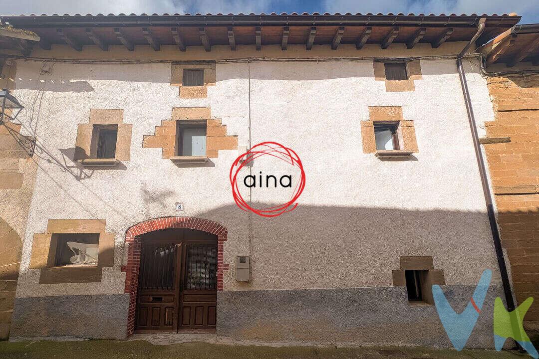 







¡SE VENDE CASA EN ZARIQUIEGUI! Gran oportunidad para reformar a tu gusto con tejado de vivienda rehabilitado, instalación eléctrica y fontanería de la planta principal (Planta Primera) completamente nuevos. Con Cédula de Habitabilidad vigente en relación a la planta primera, lo que aporta seguridad y tranquilidad a la compra. ¡Además contamos con un informe de tasación con fecha de validez hasta mayo de 2026! 
En el encantador núcleo de Zariquiegui, a tan solo 5 minutos de Zizur Mayor, se encuentra esta amplia vivienda con enorme potencial. Ubicada en una zona tranquila, con vida y entorno natural, es perfecta para quienes buscan espacio, independencia y la posibilidad de diseñar su hogar a medida.
Se trata de una casa de 546 m² construidos y 387 m² útiles, sobre una parcela de 258 m² con jardín privado, distribuida en tres plantas (Baja + Primera + Ático). Es importante destacar que se trata de una vivienda para reformar, ideal para quienes desean terminarla completamente a su gusto. La planta principal ya ha sido reformada hace un año, con instalación eléctrica y fontanería totalmente renovadas, mientras que la Planta Baja y el Ático están pendientes de acondicionamiento, ofreciendo múltiples posibilidades de distribución y diseño. Además el tejado de la vivienda también ha sido rehabilitado y se encuentra en perfectas condiciones.
Al acceder a la vivienda encontramos en la Planta Baja un hall de entrada que da paso, a mano derecha, a un baño completo y, a mano izquierda, a un acogedor txoko con chimenea de casi 32 m². Al fondo se abre una espectacular sala/almacén de 178 m² con salida al jardín privado, espacio que permite imaginar desde una gran zona de ocio hasta un taller, estudio o ampliación de vivienda (actualmente pendiente de cerrar el muro y acondicionar el acceso al jardín).
La Planta Primera, completamente reformada en instalaciones, dispone de cuatro dormitorios de 14,50 m², 13,30 m², 10,76 m² y 8,35 m², un baño completo con bañera, un salón de 23,80 m² y una segunda sala de casi 30 m² perfecta como comedor independiente, sala de juegos o despacho. La cocina está preparada para montar, con fontanería y preinstalación ya realizadas, lista para diseñarla según tus preferencias.
El ático, amplio y diáfano, ofrece un espacio extraordinario para crear una suite principal, estudio, zona de trabajo o incluso un apartamento independiente.
Estamos ante una propiedad con muchísimos metros, estructura ya definida y media reforma hecha, lo que reduce parte del coste inicial y permite centrar la inversión en acabados y diseño. Una auténtica oportunidad para convertirla en la casa de tus sueños en un entorno tranquilo, bien comunicado y con encanto rural.
Precio de venta: 197.000 €
INFORMACIÓN LEGAL A TENER EN CUENTA:
ℹ️ Los datos y superficies indicados son aproximados y tienen carácter meramente informativo, sin valor contractual.
El precio de venta no incluye impuestos ni gastos derivados de la transmisión. La compra conlleva impuestos y gastos de formalización para el comprador:

Impuesto I.T.P. (Impuesto de Transmisiones Patrimoniales 6% (Consultar condiciones concretas según circunstancias personales o régimen fiscal aplicable) 
Gastos de Notaría y Registro aproximadamente 1,5%, 
Gastos financieros si se contrata hipoteca.

Los honorarios de intermediación inmobiliaria corren a cargo del vendedor 
¡NO COBRAMOS HONORARIOS AL COMPRADOR!








 