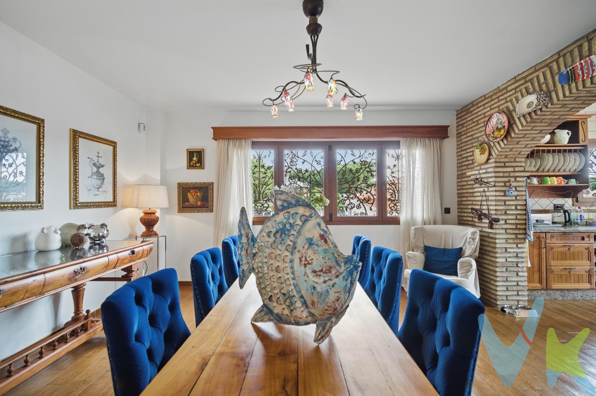 Descubre este impresionante chalet ubicado en la zona Cerromolino de Chiclana de la Frontera, a tan solo 1000 metros de la playa. Con una extensión total de 535 m² construidos sobre una parcela generosa de 688 m², esta propiedad es perfecta para disfrutar del estilo mediterráneo. Cuenta con cinco habitaciones dobles que ofrecen confort y amplitud, tres baños completos más un aseo adicional. La cocina está completamente equipada y lista para su uso inmediato. Entre sus características destacadas se incluyen: puertas interiores elaboradas en madera maciza (roble), alarmas contra incendios y robos, armarios empotrados amplios, así como un baño principal tipo suite. El exterior no te decepcionará; disfruta del sol español desde el jardín ornado con árboles autóctonos o relájate junto a tu propia piscina privada complementada por una barbacoa ideal para reuniones familiares al aire libre.Su sótano ha sido diseñado pensando en el entretenimiento e incluye vinoteca además de un área destinada al gimnasio personal dotado con hidromasaje.Ubicado estratégicamente cerca colegios,costos supermercados,y centros médicos,hace que sea perfecto tanto como residencia permanente o vacacional.El mobiliario, elementos decorativos y objetos personales que aparecen en las fotografías de este anuncio no están incluidos en el precio de venta del inmueble. Ven a visitarlo hoy mismo! . Comercializamos este inmueble en exclusiva, lo que le garantiza el acceso a toda la información y un servicio de calidad. En cumplimiento del Decreto de la Junta de Andalucía 218/2005 del 11 de Octubre, se informa al cliente que los gastos notariales, registrales, ITP y otros gastos inherentes a la compraventa no están incluidos en el precio. Igualmente disponemos del Documento Informativo Abreviado de la Propiedad (D.I.A) , y de un Seguro de Caución para garantizar las cantidades entregadas a nuestra Agencia en concepto de Reserva y/o Arras.