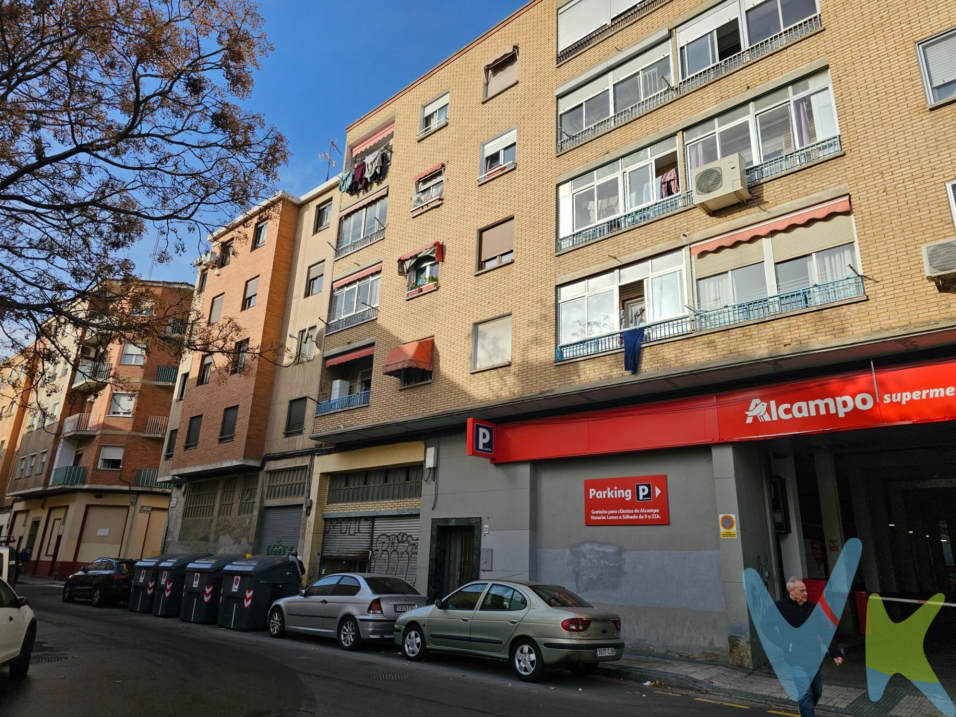 CALLE LUIS AULA (SAN JOSE).- Local de 140m2 construidos y 128m2 útiles. Posibilidad de cambio de uso para vivienda tipo loft. Altura de 5,00m y fachada de 5,00m. Posibilidad de solicitar badem. El precio indicado no incluye impuestos, gastos de notaría, registro y honorarios de intermediación.