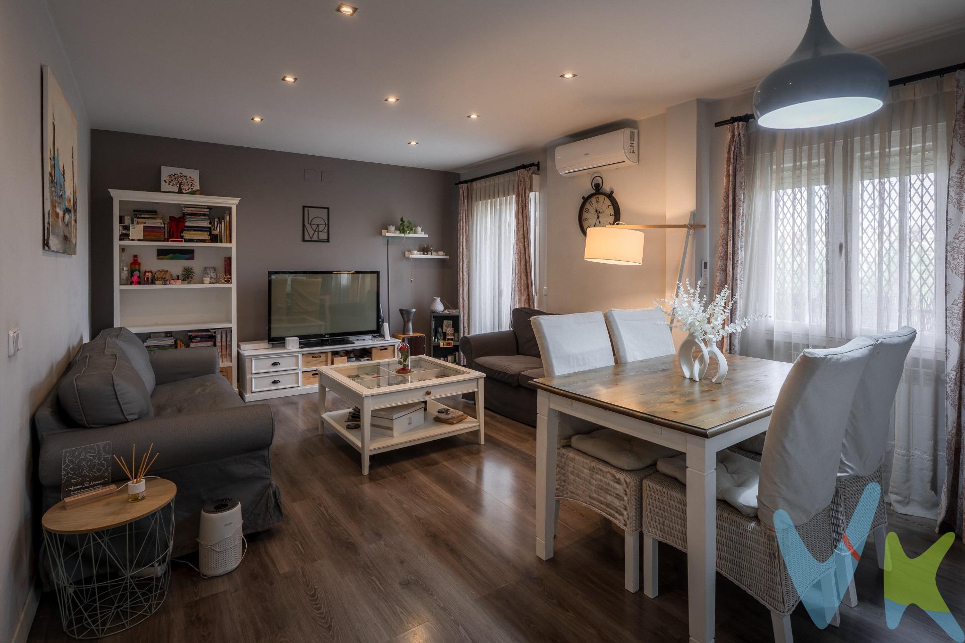 UROSA TARGET GROUP presenta este luminoso piso de 3 dormitorios, situado en el barrio de Ventas, justo frente a la M-30 y próximo al ámbito del nuevo proyecto urbano Parque Ventas, nuevo proyecto que transformará el entorno con nuevas zonas verdes, áreas peatonales y espacios de ocio que conectarán los distritos de Salamanca y Ciudad Lineal. Su ubicación es privilegiada, con acceso inmediato a la M-30, excelente conexión por transporte público y comunicación directa con el centro de la ciudad. La zona se beneficiará de una notable mejora paisajística y de movilidad, lo que refuerza su valor tanto como residencial habitual como inversión a futuro. - Vivienda situada en la sexta planta de un edificio de 15 alturas y 75 viviendas, con portero físico en horario de lunes a viernes (8:00 a 17:00 h), sistema de vigilancia 24 horas, acceso adaptado a personas con movilidad reducida y tres ascensores. - Con una superficie generosa y muy bien distribuida, el piso cuenta con tres dormitorios, un amplio salón-comedor con salida a terraza de 13 m², cocina independiente totalmente equipada, baño completo con bañera y aseo adicional. - Todas las estancias son exteriores y luminosas, con ventanas de doble acristalamiento y una agradable orientación. - Dispone de calefacción central, aire acondicionado, suelos laminados y un excelente estado de conservación tras su reforma integral en 2014. - El edificio construido en 1965 destaca por su ambiente familiar, con numerosas familias con niños pequeños, y una comunidad bien gestionada y tranquila. Disponibilidad para visitas con cita previa. Contacta ahora para ampliar información o concertar una visita (atendemos llamadas, mensajes y WhatsApp). *La vivienda se entregará totalmente libre de cargas. **Honorarios de agencia no incluidos (consultar para ampliar información).