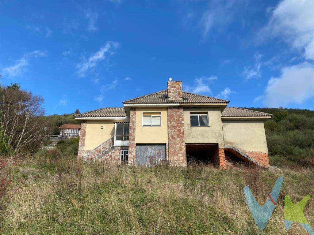 Casa en el Puerto de San Isidro  Naturaleza, esquí y doble viviendaUbicada en un paraje natural montañoso único, esta casa se encuentra en el Puerto de San Isidro, entre León y Asturias, en una zona donde ya no existen parcelas edificables. Un entorno ideal para los amantes de la montaña, el esquí y las rutas al aire libre.🟢 Precio de venta: 224.900 EUR 🟢 Estado actual: Edificación dividida en dos viviendas, una lista para entrar a vivir, y otra vivienda para reformar.🟢 Distribución:Ambas viviendas cuentan con:3 habitaciones.Salón comedor.Cocina independiente.Un baño y un aseo.🟢 Ubicación: A pocos minutos de la estación de esquí y de rutas naturales. 🟢 Ideal para:Personas que quieren invertir y reformar una parte a su medida.Familias o grupos que desean dos espacios independientes.Quienes buscan vivir en contacto directo con la naturaleza. Una propiedad con posibilidades en una ubicación que no admite nuevas construcciones. Naturaleza, tranquilidad y una vivienda con doble opción de uso.📞 Solicita información o agenda tu visita sin compromiso.  