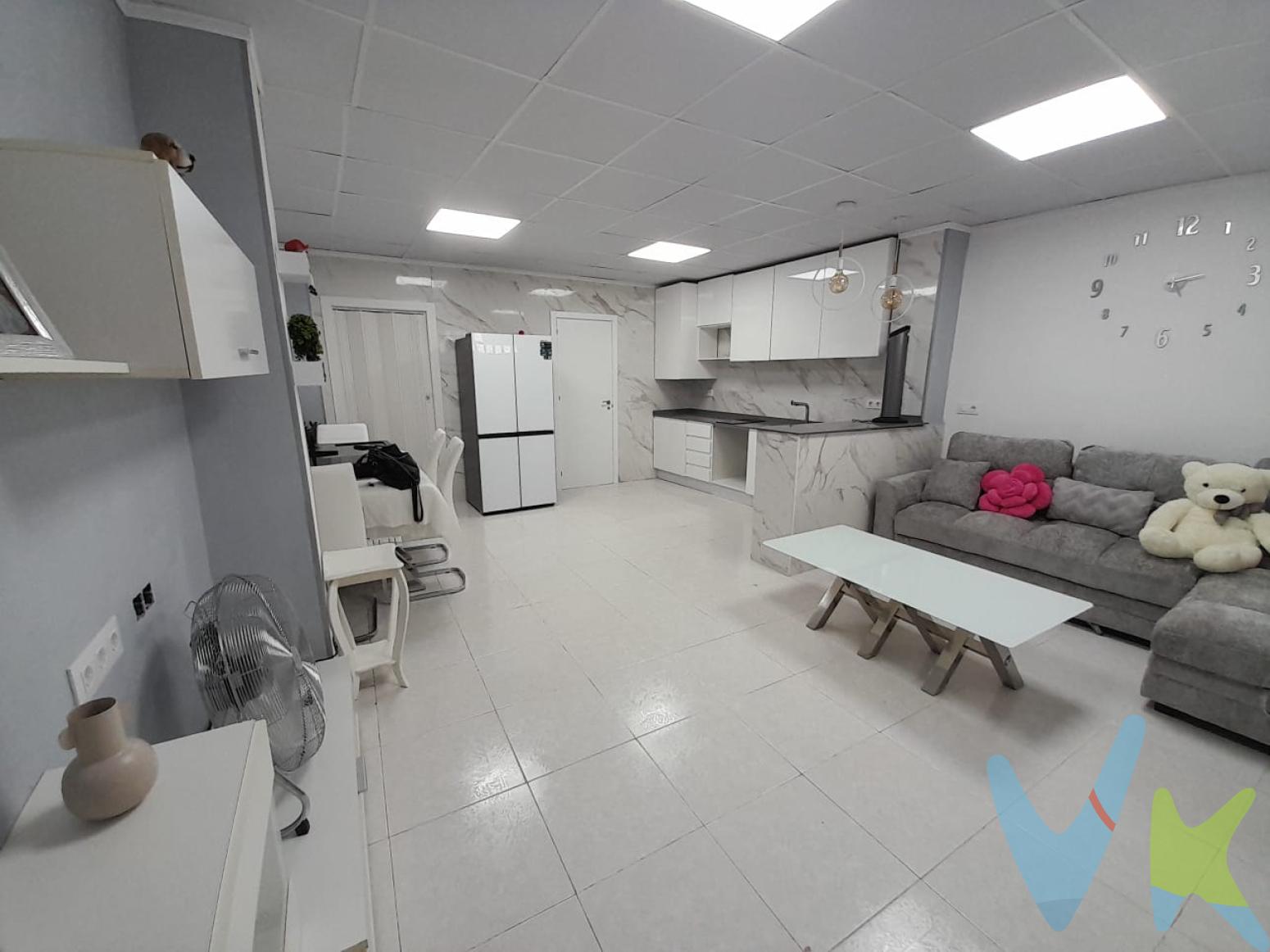 Planta baja de USO COMERCIAL con reforma integral. Con una muy buena ubicación en Aldaia: junto a la pasarela al Polideportivo, próxima a la estación de tren, plaza europa, colegio Platero y yo, IES Carles Salvador, mercado de Aldaia, etc.... DISTRIBUCIÓN: 41mts² construídos1 bañococinatrasterotechos desmontables LOS IMPUESTOS, GASTOS DE NOTARÍA, REGISTRO Y GASTOS DE AGENCIA NO ESTÁN INCLUIDOS EN EL PRECIO DE VENTA.EL MOBILIARIO, ELECTRODOMÉSTICOS Y DECORACIÓN QUE APARECEN EN LAS FOTOGRAFÍAS DE LA VIVIENDA, NO ESTÁN INCLUIDOS EN EL PRECIO DE VENTA.  