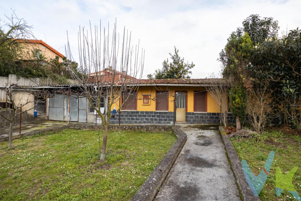 Finca con dos casas independientes para reformar zona Los Caleros Gijón.Se presenta una excelente oportunidad para adquirir dos casas independientes para reformar en la tranquila y céntrica zona de Los Caleros, Gijón. Estas propiedades, son ideales para quienes buscan un hogar para reformar, espacioso y personalizado. Se encuentra actualmente en venta y lista para recibir a sus nuevos propietarios.La finca de 777m2  se destaca por su potencial edificable de hasta 238 metros cuadrados, lo que brinda la posibilidad de ampliaciones futuras según las necesidades o deseos del nuevo propietario. Este rasgo lo convierte en una inversión atractiva no solo para uso personal, sino también para quienes consideran una expansión o la construcción de un proyecto a medida.Las dos edificaciones se distribuyen de la siguiente manera:1- Casa de planta baja que ocupa en la finca 44m2 construidos, distribuida en varias habitaciones, servicios y almacén. La parte destinada a vivienda ocupa una superficie construida de 36m2 y la parte destinada a almacén 8m2 construidos.2- Casa de planta baja que ocupa en la finca 39m2 construidos, distribuida en varias habitaciones, servicios y almacén. La parte destinada a vivienda ocupa una superficie construida de 26m2 y la parte destinada a almacén 13m2 construidos.LAS DOS CASAS PARA REFORMAR.El exterior de la casa, completamente cerrado, proporciona un ambiente privado y seguro. La finca se alza sobre un terreno que también incluye una encantadora zona ajardinada, ideal para disfrutar de momentos relajados al aire libre o para organizar encuentros sociales en un entorno sereno y refrescante. El jardín es un rincón perfecto para desconectar del bullicio urbano y conectar con la naturaleza sin salir de casa.Gijón, conocida por su vibrante vida cultural y sus impresionantes paisajes costeros, ofrece una calidad de vida inigualable. La ubicación de esta casa en Roces asegura fácil acceso a servicios locales y transporte público, con una parada de autobús cercana que facilita la movilidad hacia el centro de la ciudad y alrededores. Esta comodidad se traduce en desplazamientos rápidos y accesibles a diversas zonas de interés en Gijón, desde colegios y centros comerciales hasta parques y restaurantes.A tan solo10 minutos en coche del Centro de Gijón. A 25 minutos de Oviedo y a 25 de Aviles.Quienes visiten esta propiedad quedarán impresionados por la mezcla de potencial expandible, comodidad presente. El ambiente de tranquilidad combinado con la proximidad a todos los servicios hacen de esta una oportunidad única que no querrá dejar pasar.Le invitamos a coordinar una visita para experimentar todo lo que esta finca con dos casas tiene para ofrecer y descubrir de primera mano las posibilidades que se abren al adquirir una pieza esencial de Gijón. No dude en contactarnos para más detalles y concertar una cita. Aquí podría estar el hogar que ha estado buscando, donde sus sueños y aspiraciones pueden tomar forma. 