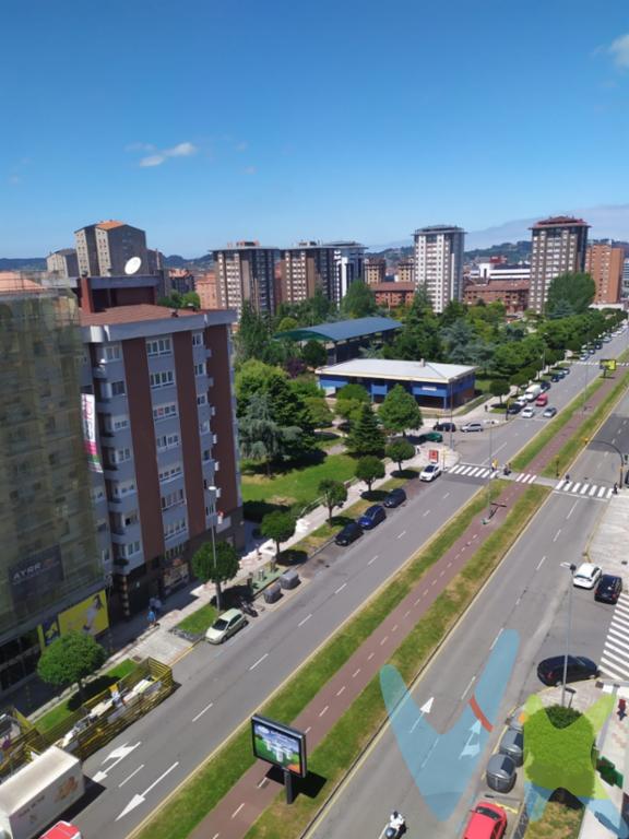 Local en la zona de los institutos, completamente instalado, haciendo esquina y con una ubicación excelente. Soleado y con un buen frente de escaparate, para cualquier giro, actualmente está funcionando con inquilinos y dando una buena rentabilidad. No dude en informarse en nuestras oficinas o telefónicamente y le daremos mas información concreta. Estaremos encantados de ayudarle!!!.