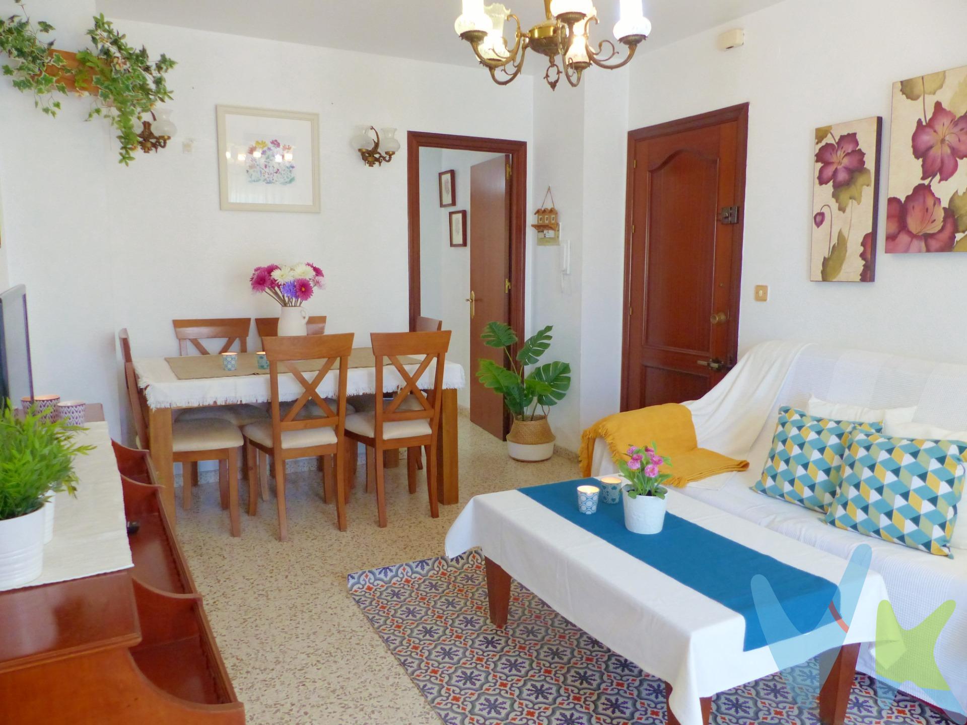 Bonito piso cerca del Santuario de Regla y del centro de Chipiona. Se compone de salón-comedor amplio con una pequeña terraza, tres dormitorios amplios con armarios empotrados, pasillo distribuidor, cocina amueblada y un baño completo. Es muy luminoso y dispone de azotea comunitaria. Tiene buen estado de conservación. Precio: 205.000.-€. De acuerdo con lo prevenido en el Decreto 218/2005, de 11 de octubre, se informa al cliente que los gastos notariales, registrales, impuesto de transmisiones (ITP), honorarios de intermediación, gastos financieros y otros gastos inherentes a la compraventa no están incluidos en el precio. Disponemos del Documento Informativo Abreviado (DIA) para el consumidor que lo solicite.