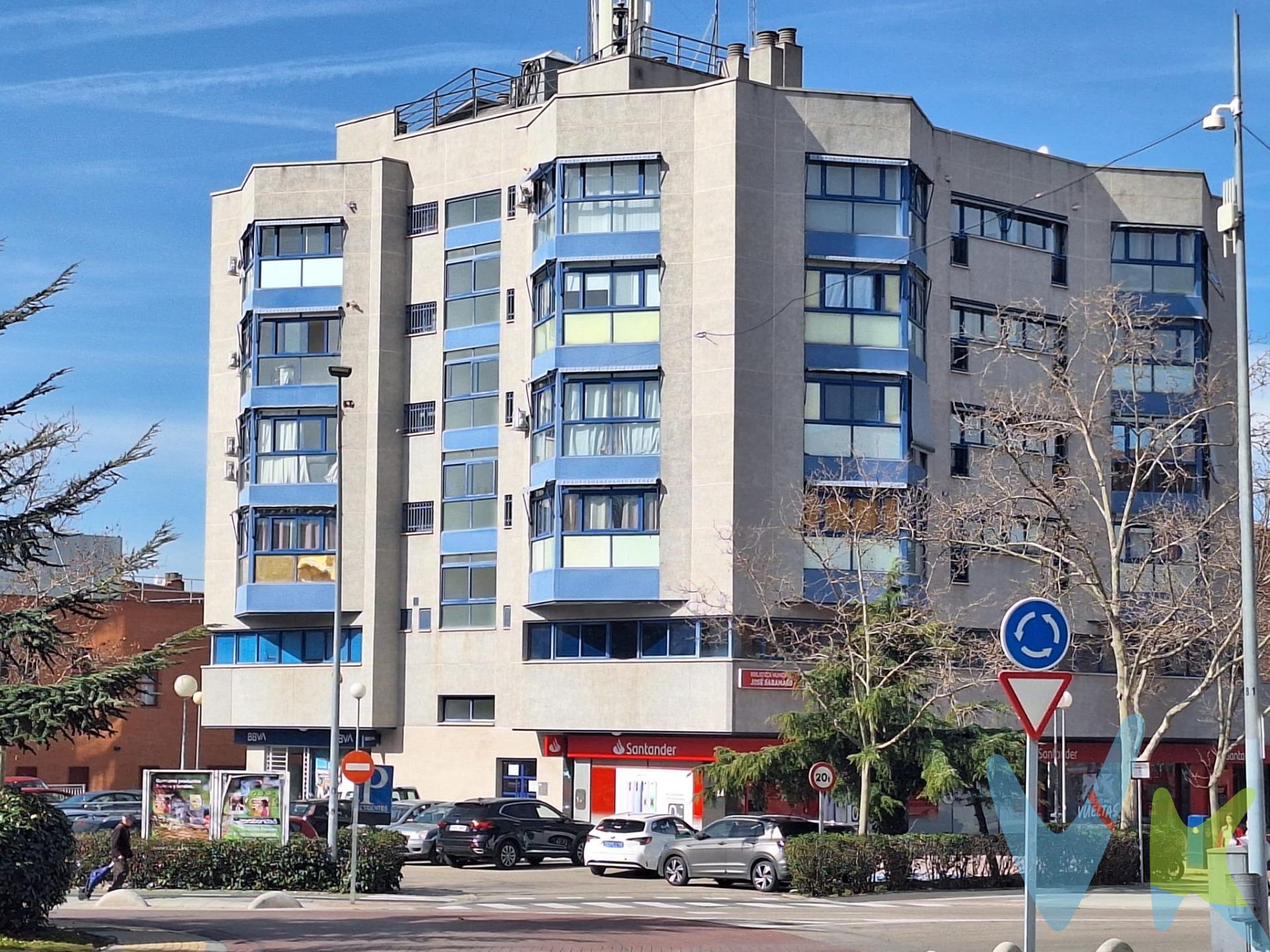 ¿Cansado de no encontrar aparcamiento?. Pon fin a las preocupaciones, se vende plaza de garaje en Avenida Covibar 10, dimensiones 4,50 x 2,20. Disponemos en total de  3 plazas de garaje de aproximadamente 10 m² cada una, ubicadas en el mismo recinto y acceso fácil. ➡️ Evita dejar tu vehículo en la calle en una zona donde aparcar puede ser complicado y menos seguro. ➡️ Más comodidad, más seguridad, más tranquilidad. Perfectas para uso propio o como inversión con alta demanda de alquiler. 📲 Contacta para visitar o recibir más detalles.